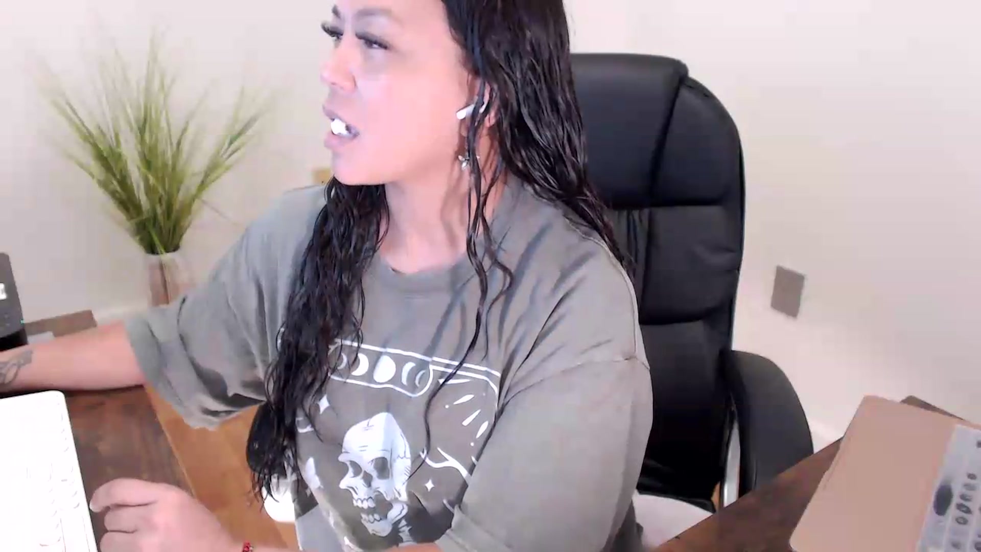Gallery image thumbnail from CoconutCreme's myfreecams stream on, 08/07/2026, 17:42 image 4 of 20
