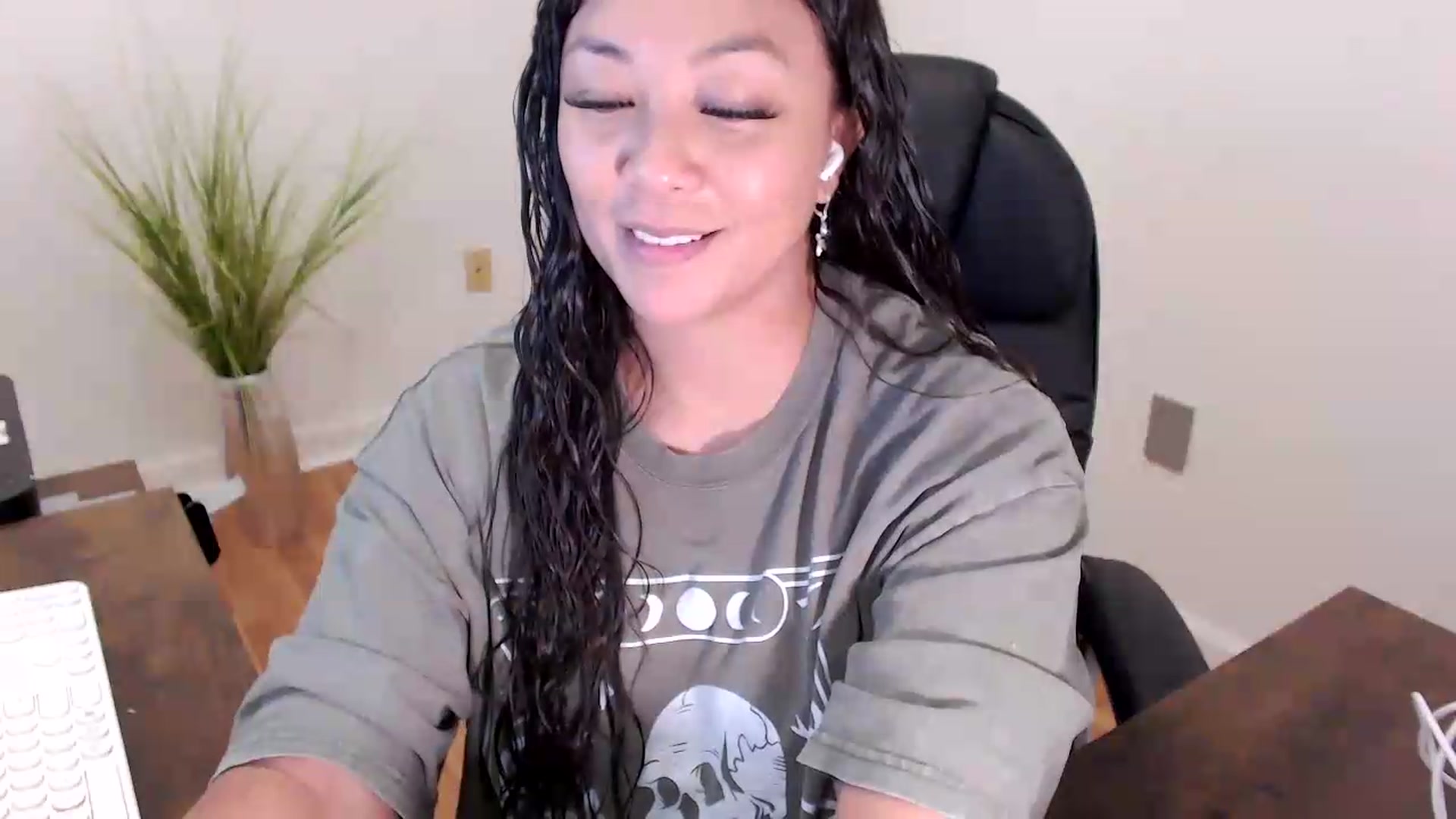 Gallery image thumbnail from CoconutCreme's myfreecams stream on, 08/07/2026, 18:33 image 17 of 20