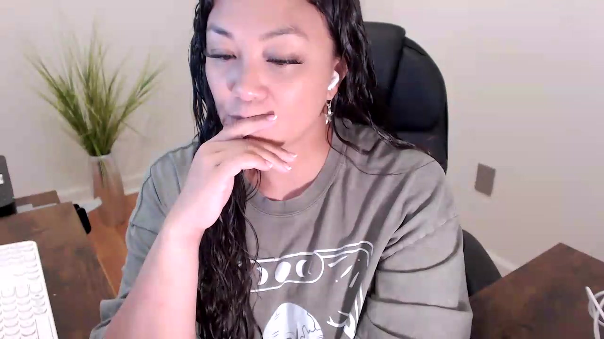 Gallery image thumbnail from CoconutCreme's myfreecams stream on, 08/07/2026, 18:33 image 19 of 20