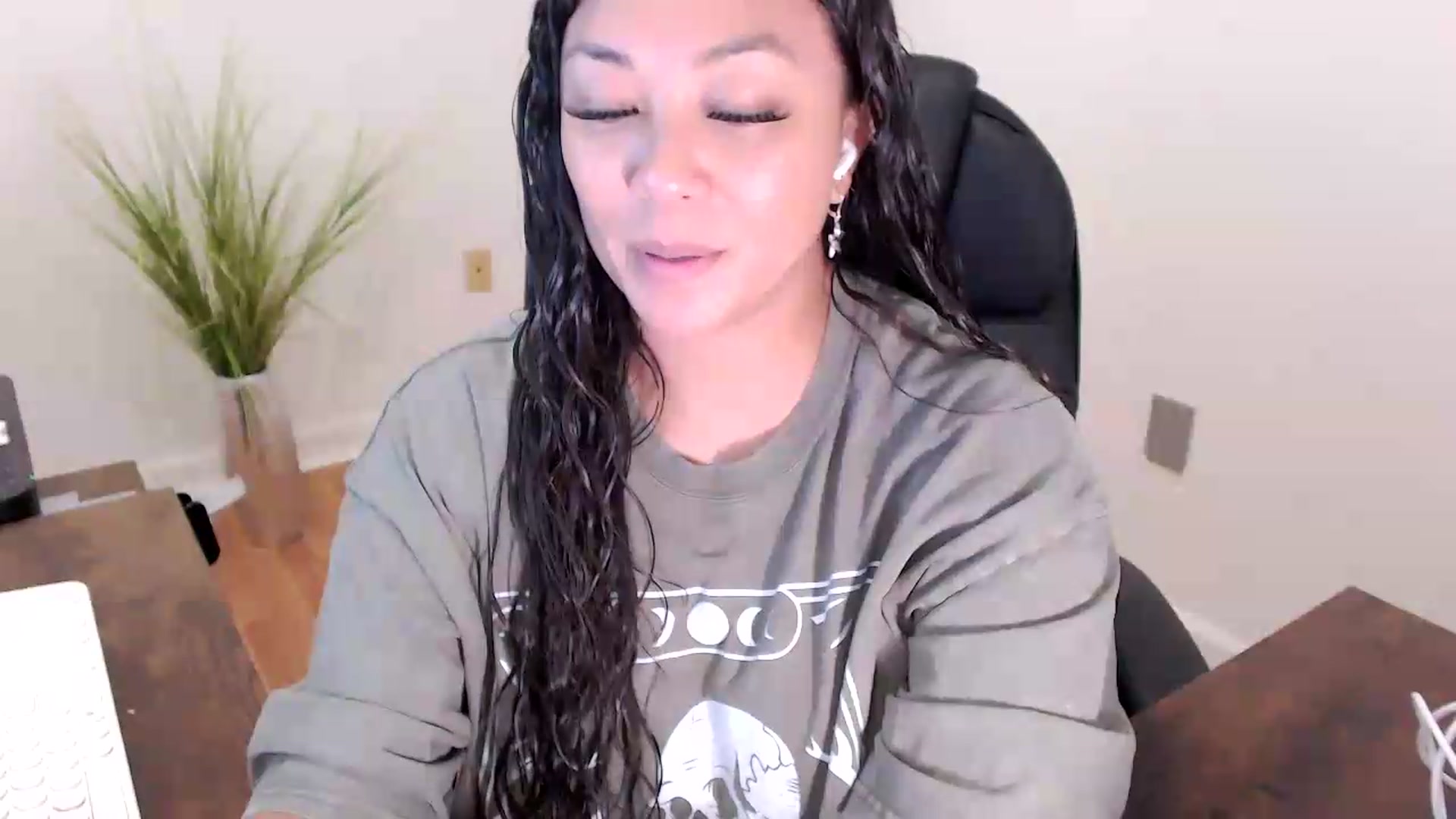 Gallery image thumbnail from CoconutCreme's myfreecams stream on, 08/07/2026, 18:33 image 18 of 20