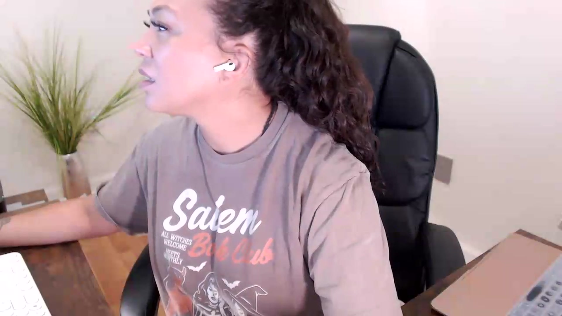 Gallery image thumbnail from CoconutCreme's myfreecams stream on, 08/10/2026, 14:03 image 3 of 20