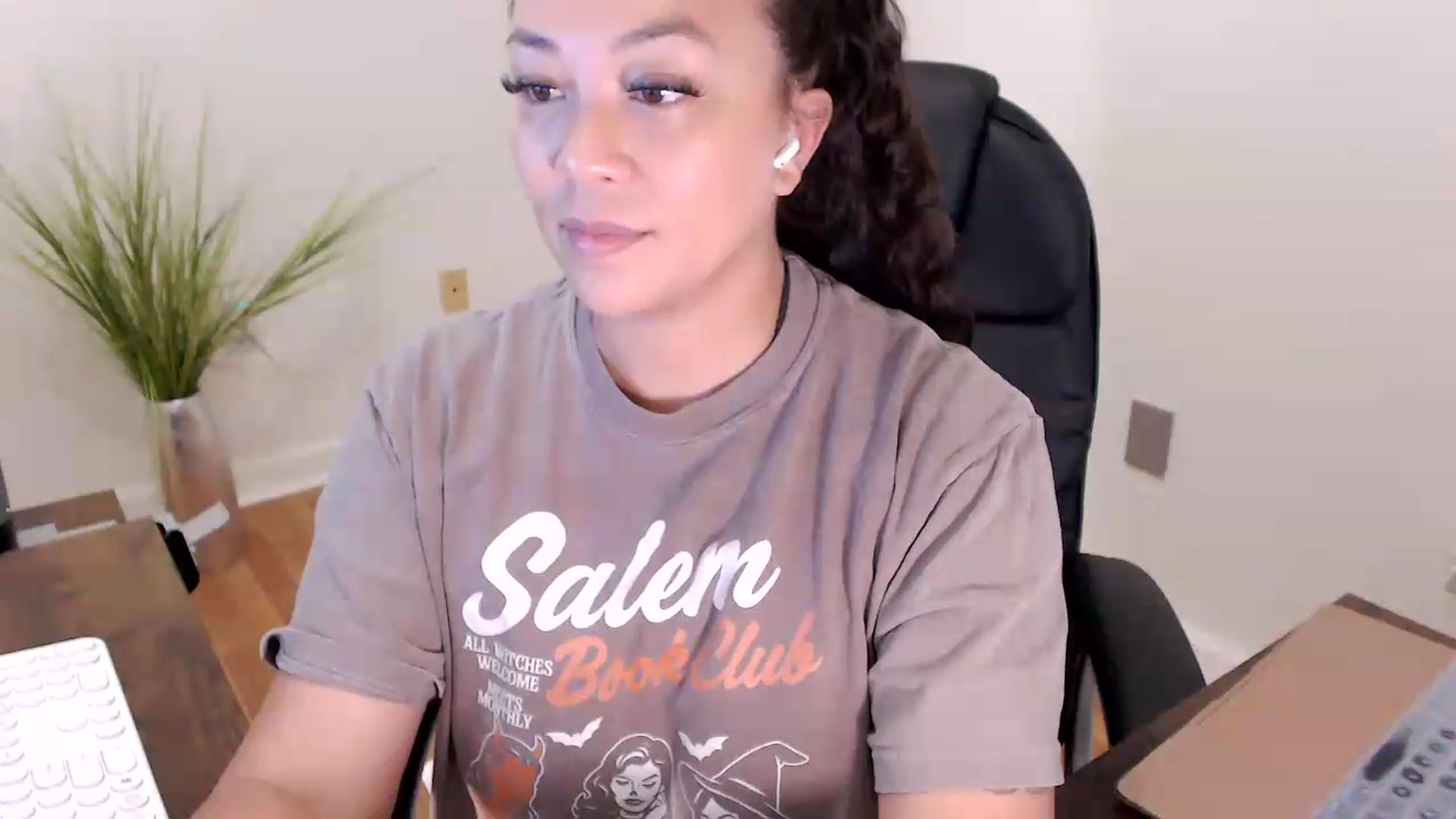 Gallery image thumbnail from CoconutCreme's myfreecams stream on, 08/10/2026, 14:03 image 20 of 20