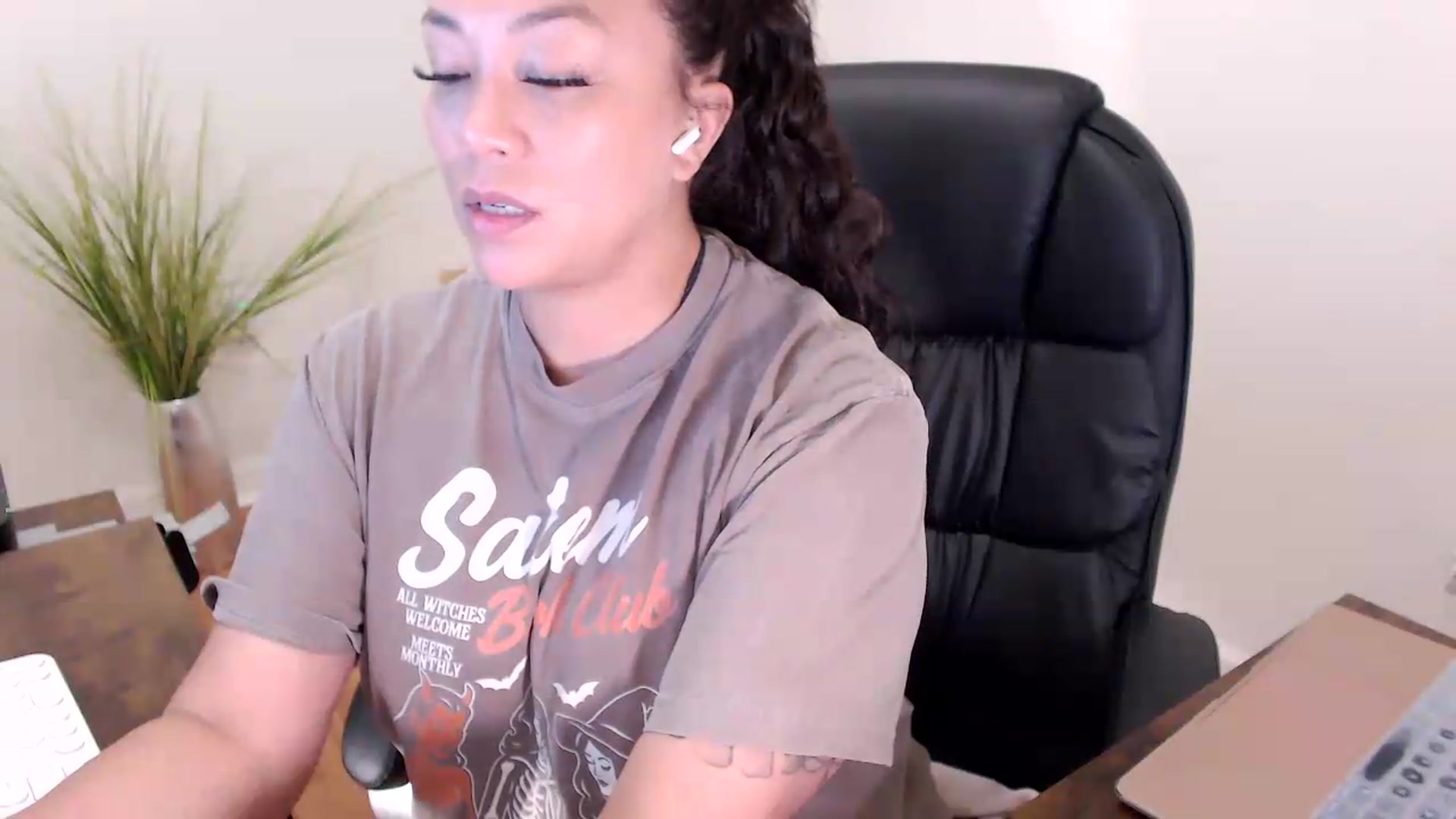 Gallery image thumbnail from CoconutCreme's myfreecams stream on, 08/10/2026, 14:03 image 5 of 20