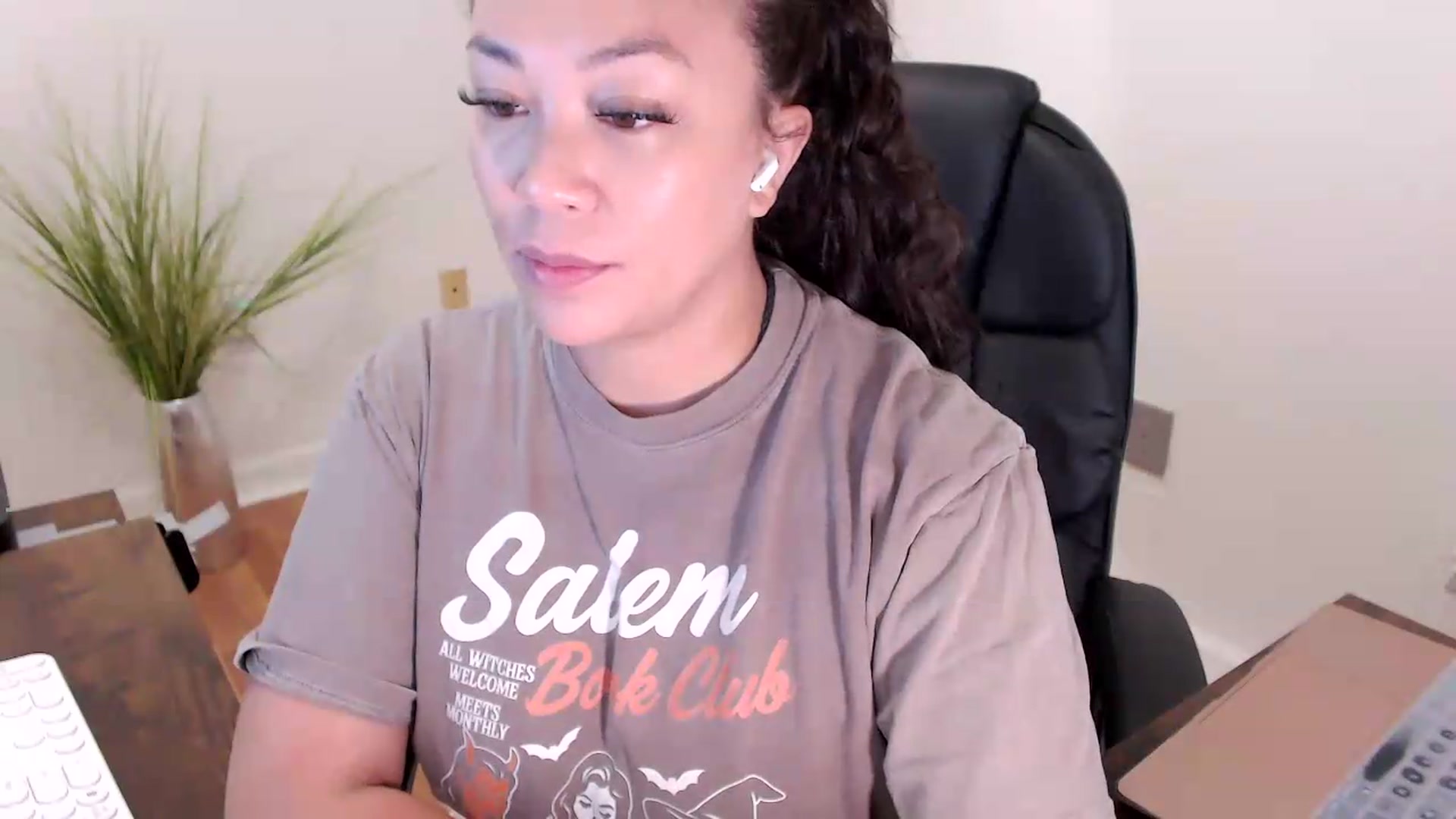 Gallery image thumbnail from CoconutCreme's myfreecams stream on, 08/10/2026, 14:03 image 2 of 20