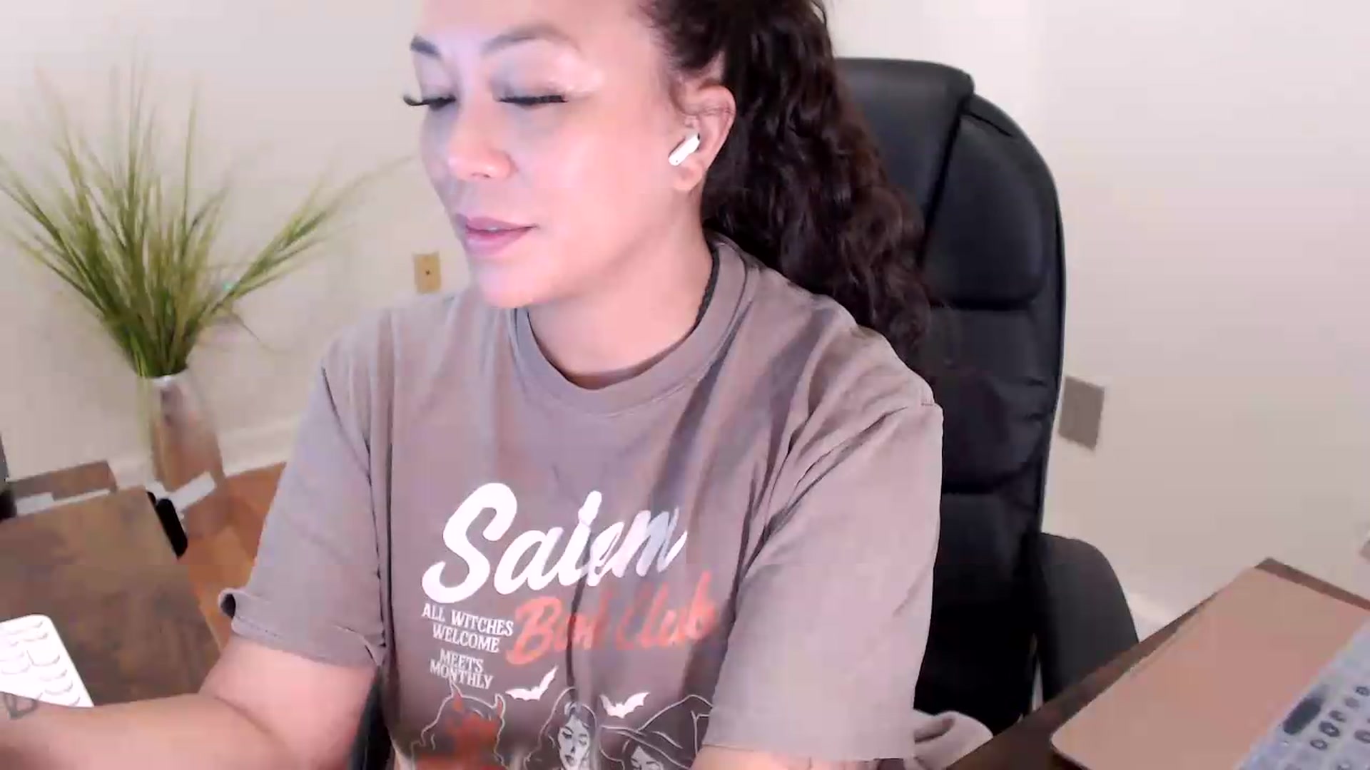 Gallery image thumbnail from CoconutCreme's myfreecams stream on, 08/10/2026, 14:03 image 4 of 20