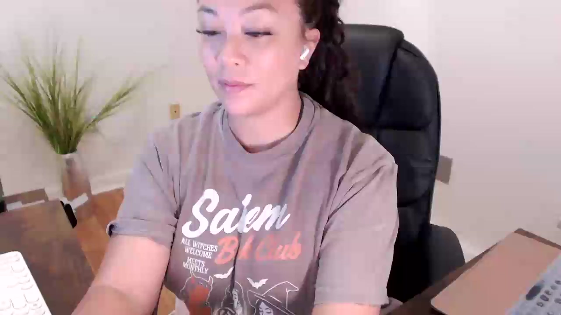 Gallery image thumbnail from CoconutCreme's myfreecams stream on, 08/10/2026, 14:03 image 1 of 20