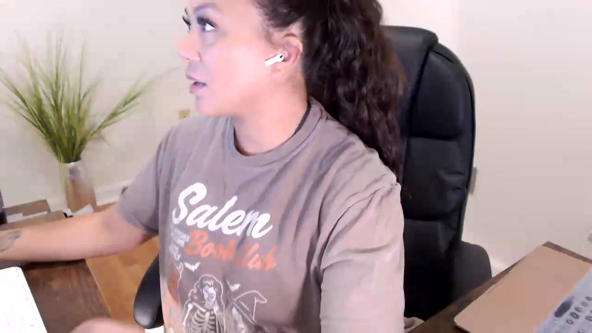 Gallery image thumbnail from CoconutCreme's myfreecams stream on, 08/10/2026, 14:03 image 19 of 20