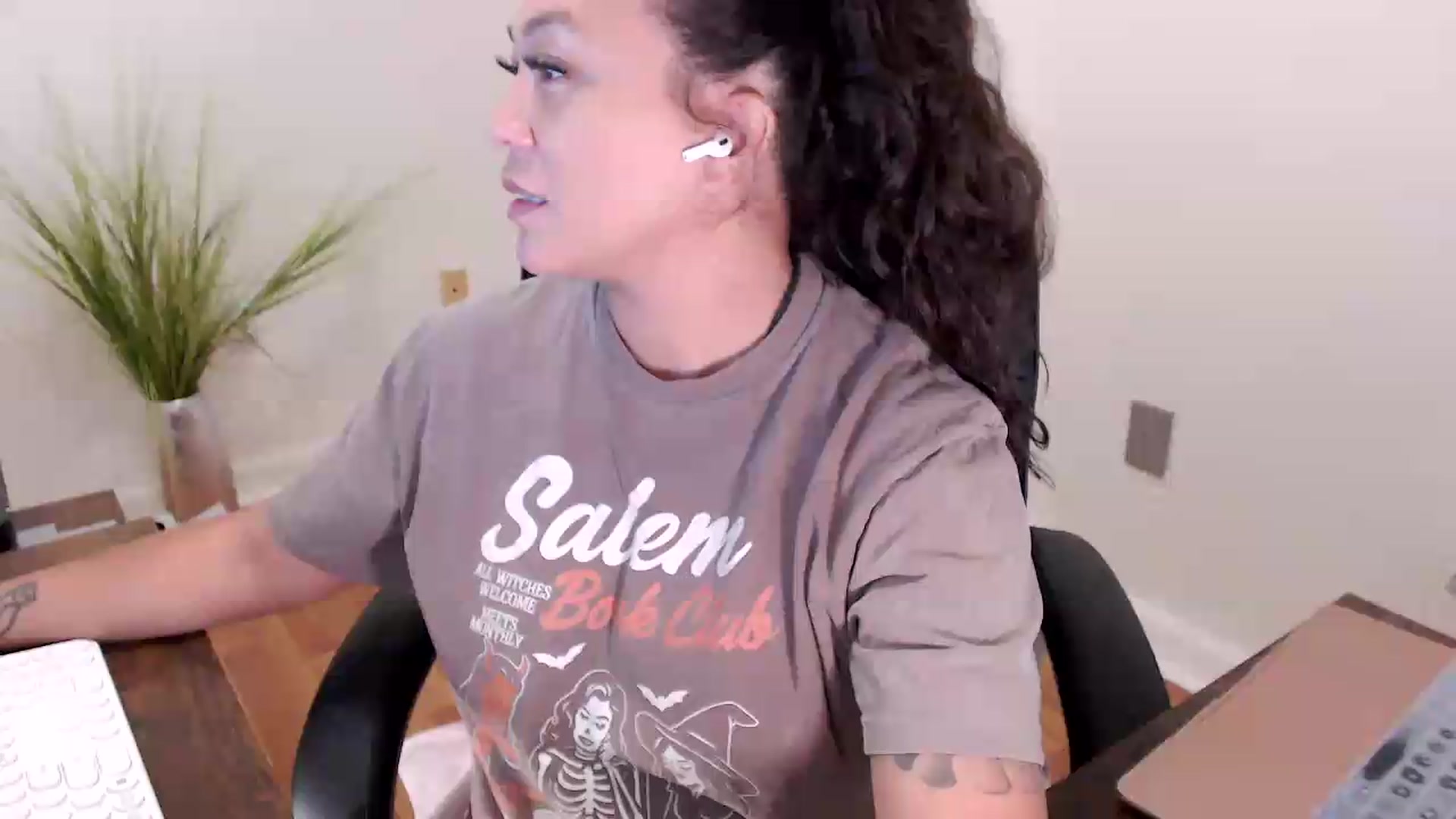 Gallery image thumbnail from CoconutCreme's myfreecams stream on, 08/10/2026, 14:52 image 16 of 20