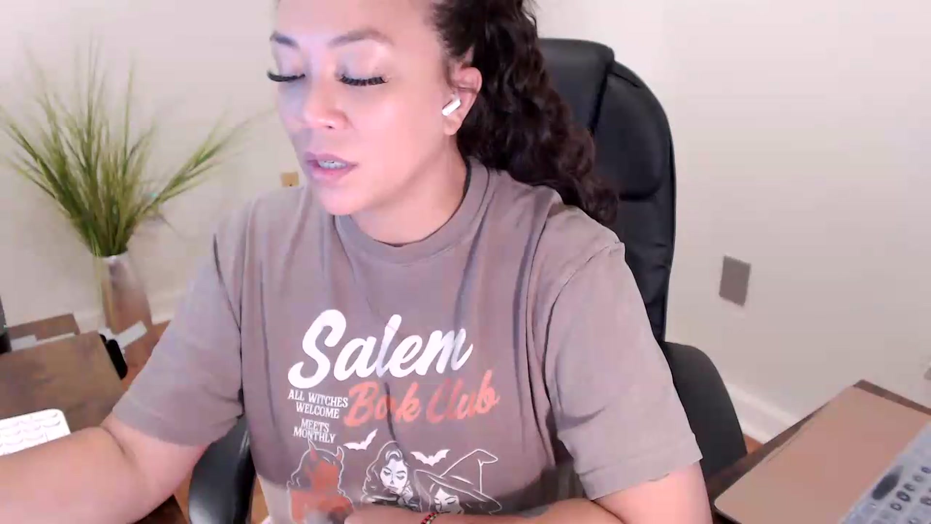Gallery image thumbnail from CoconutCreme's myfreecams stream on, 08/10/2026, 14:52 image 9 of 20