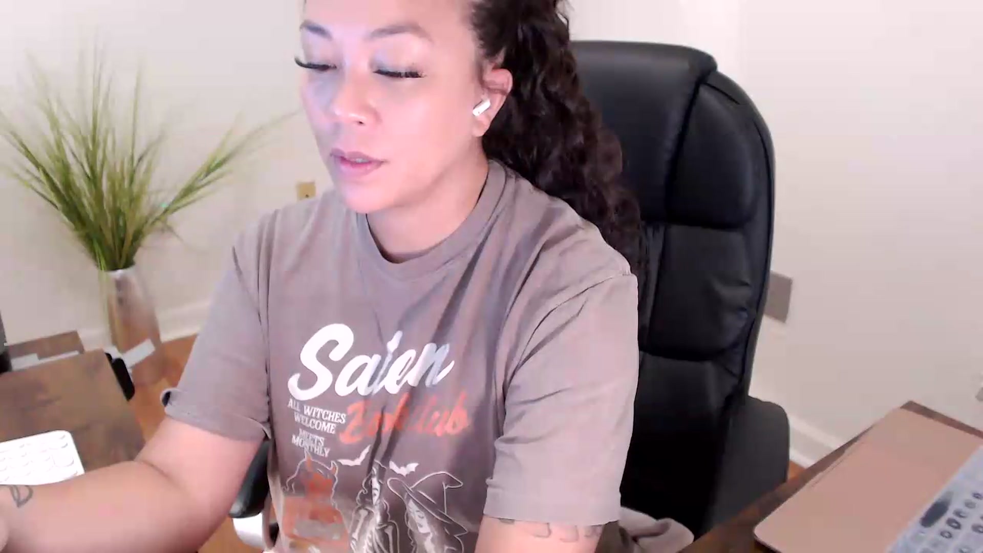 Gallery image thumbnail from CoconutCreme's myfreecams stream on, 08/10/2026, 14:52 image 2 of 20