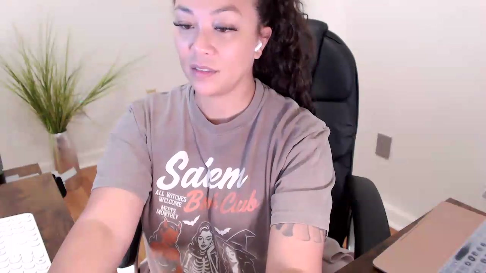Gallery image thumbnail from CoconutCreme's myfreecams stream on, 08/10/2026, 14:52 image 18 of 20