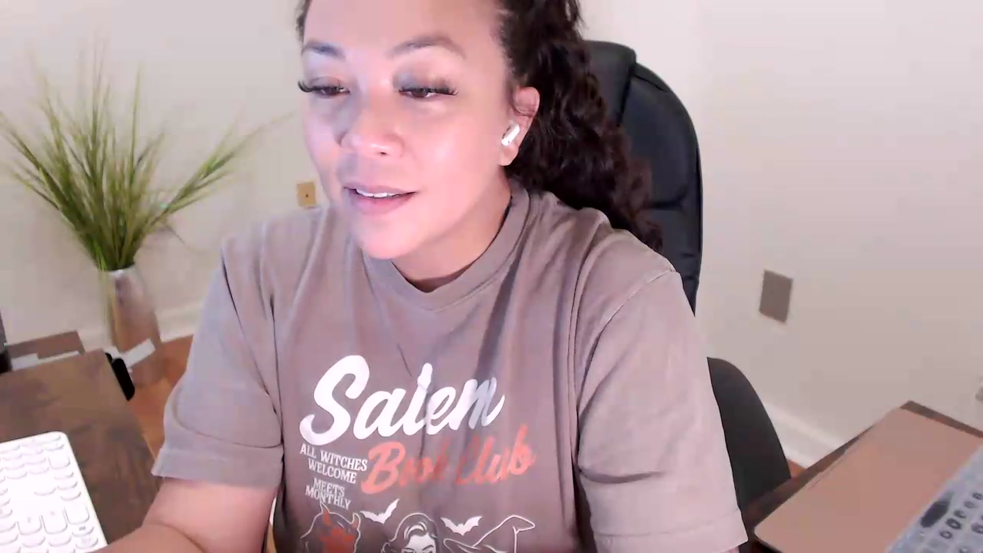 Gallery image thumbnail from CoconutCreme's myfreecams stream on, 08/10/2026, 14:52 image 15 of 20
