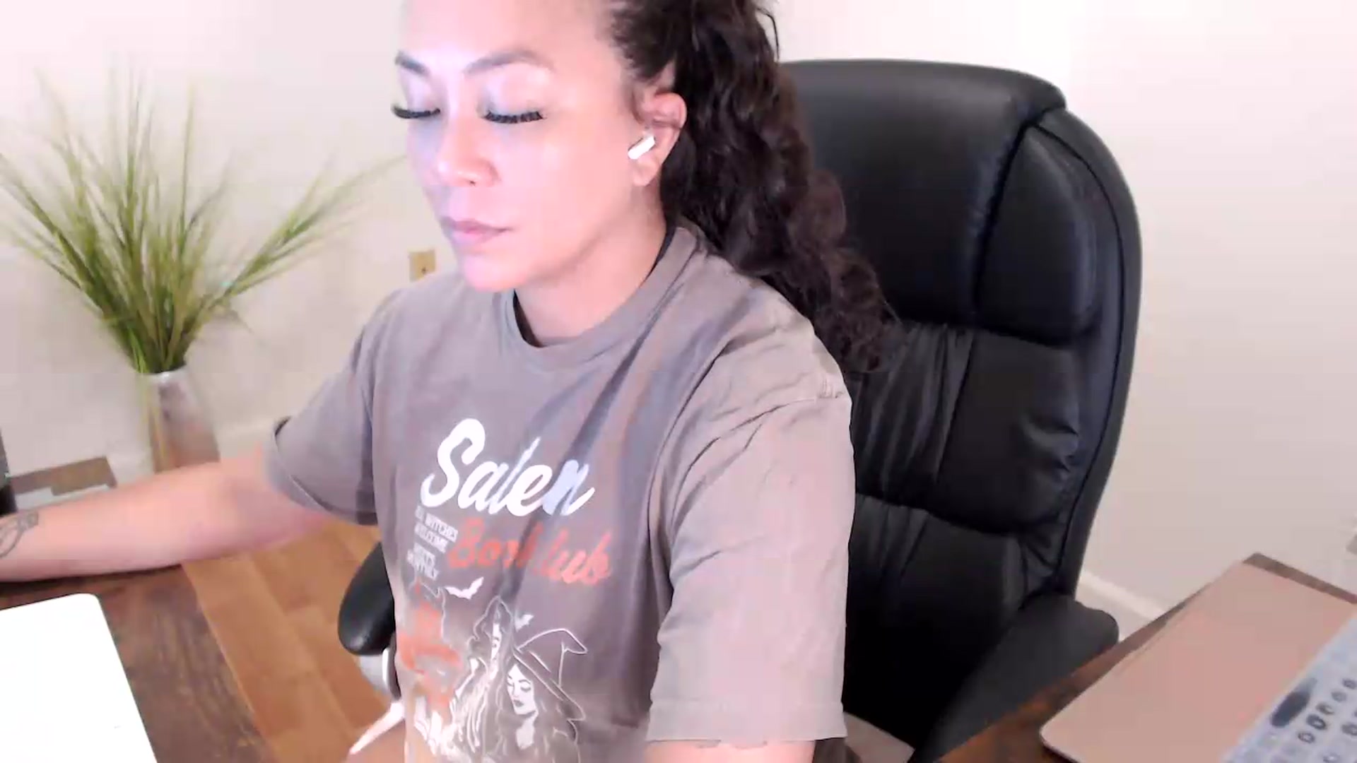 Gallery image thumbnail from CoconutCreme's myfreecams stream on, 08/10/2026, 14:52 image 3 of 20