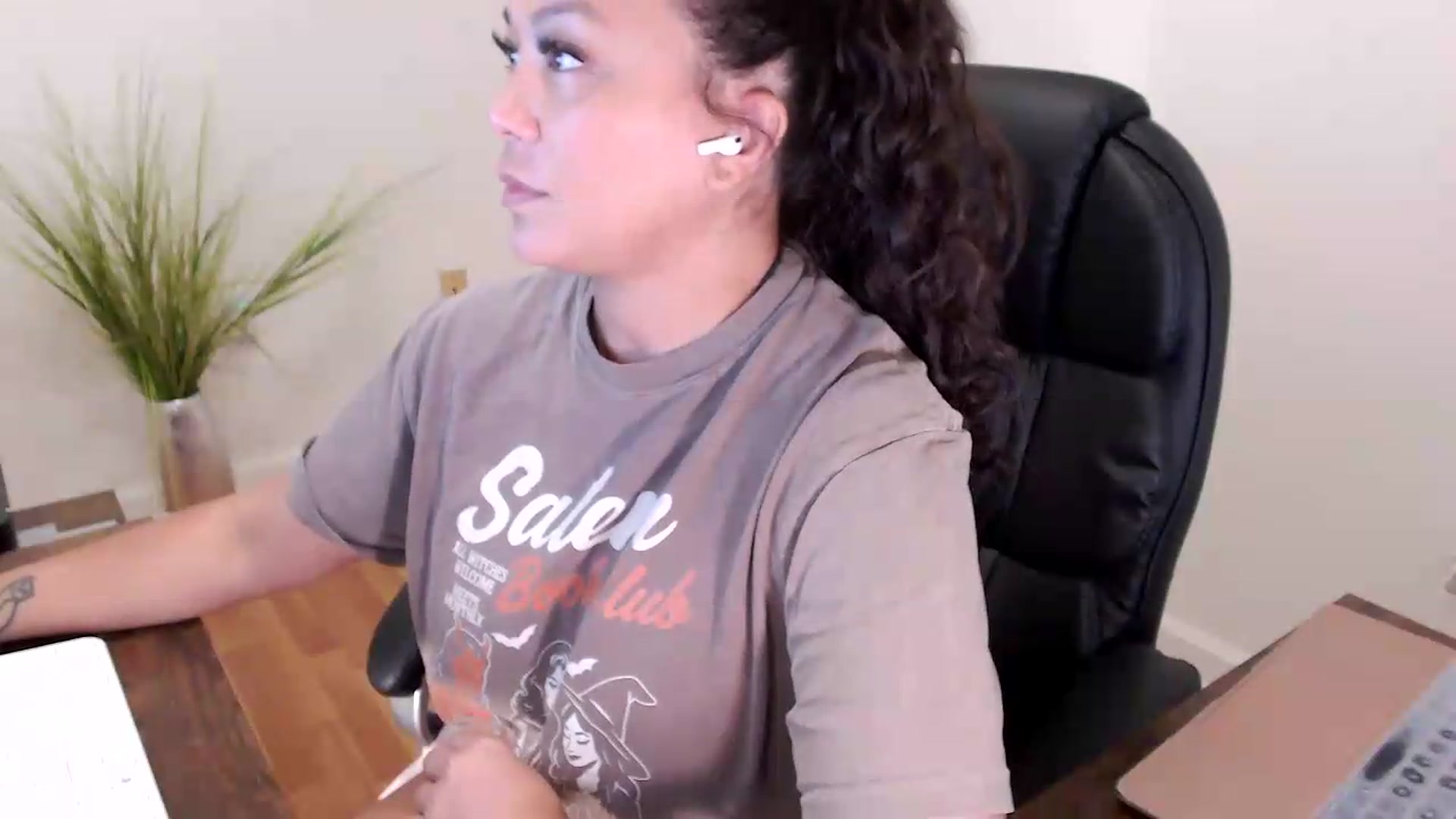Gallery image thumbnail from CoconutCreme's myfreecams stream on, 08/10/2026, 14:52 image 4 of 20