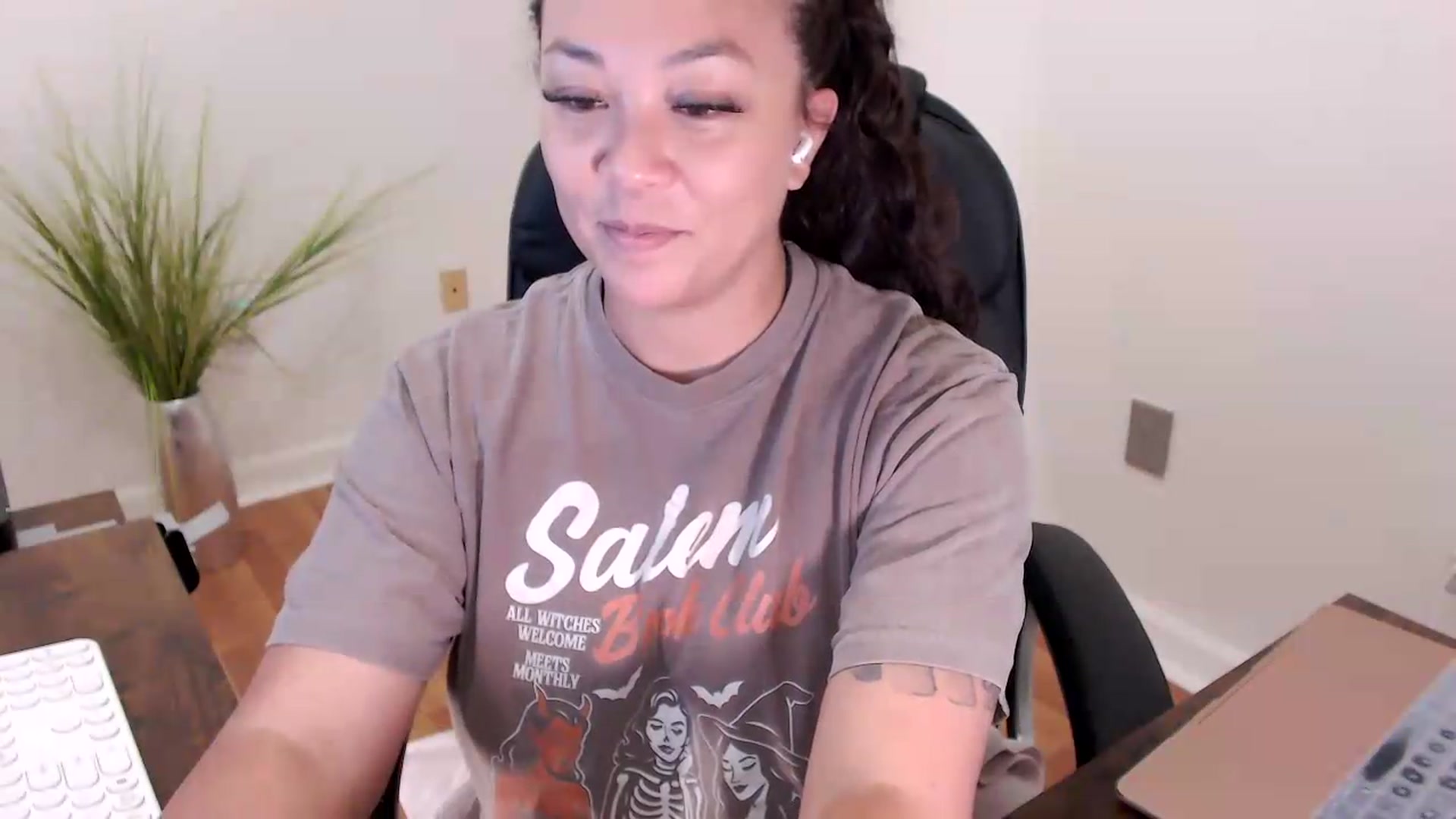Gallery image thumbnail from CoconutCreme's myfreecams stream on, 08/10/2026, 14:52 image 6 of 20
