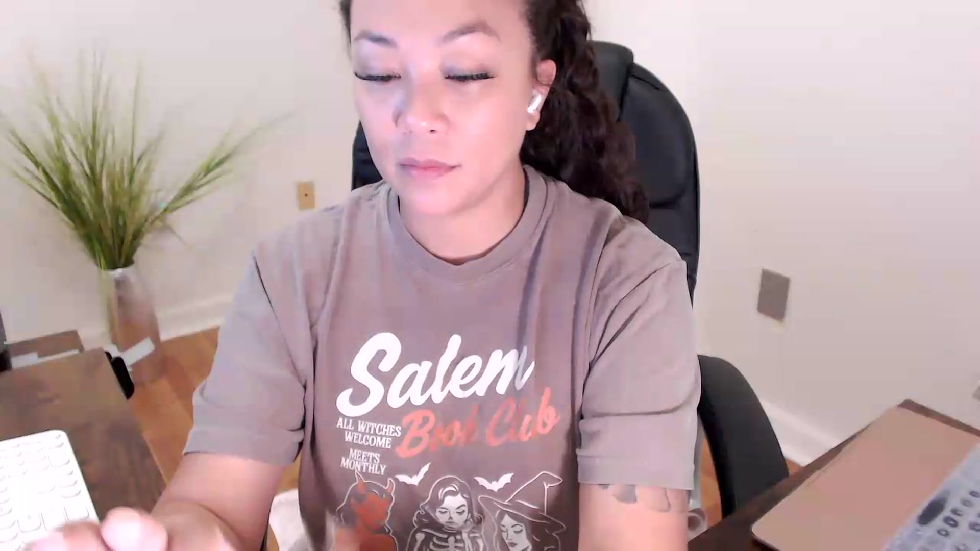 Gallery image thumbnail from CoconutCreme's myfreecams stream on, 08/10/2026, 14:52 image 14 of 20