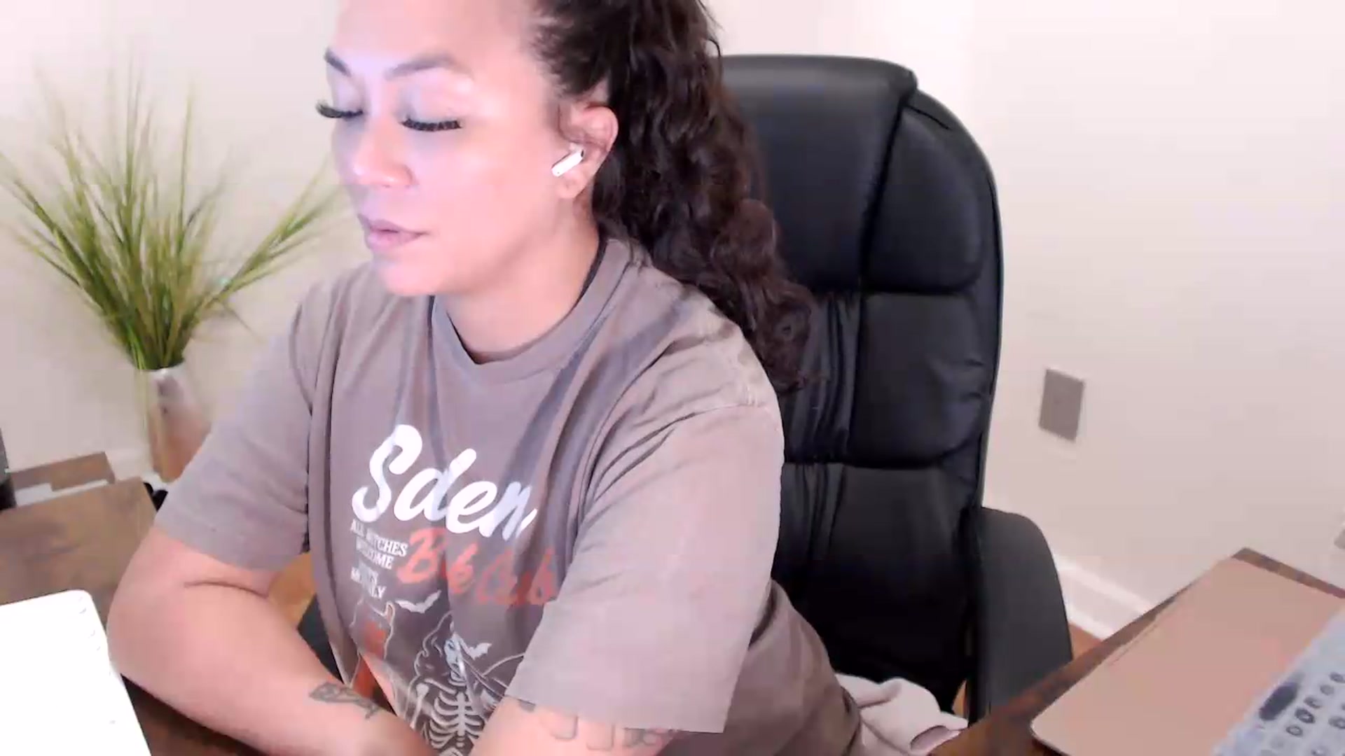 Gallery image thumbnail from CoconutCreme's myfreecams stream on, 08/10/2026, 14:52 image 13 of 20