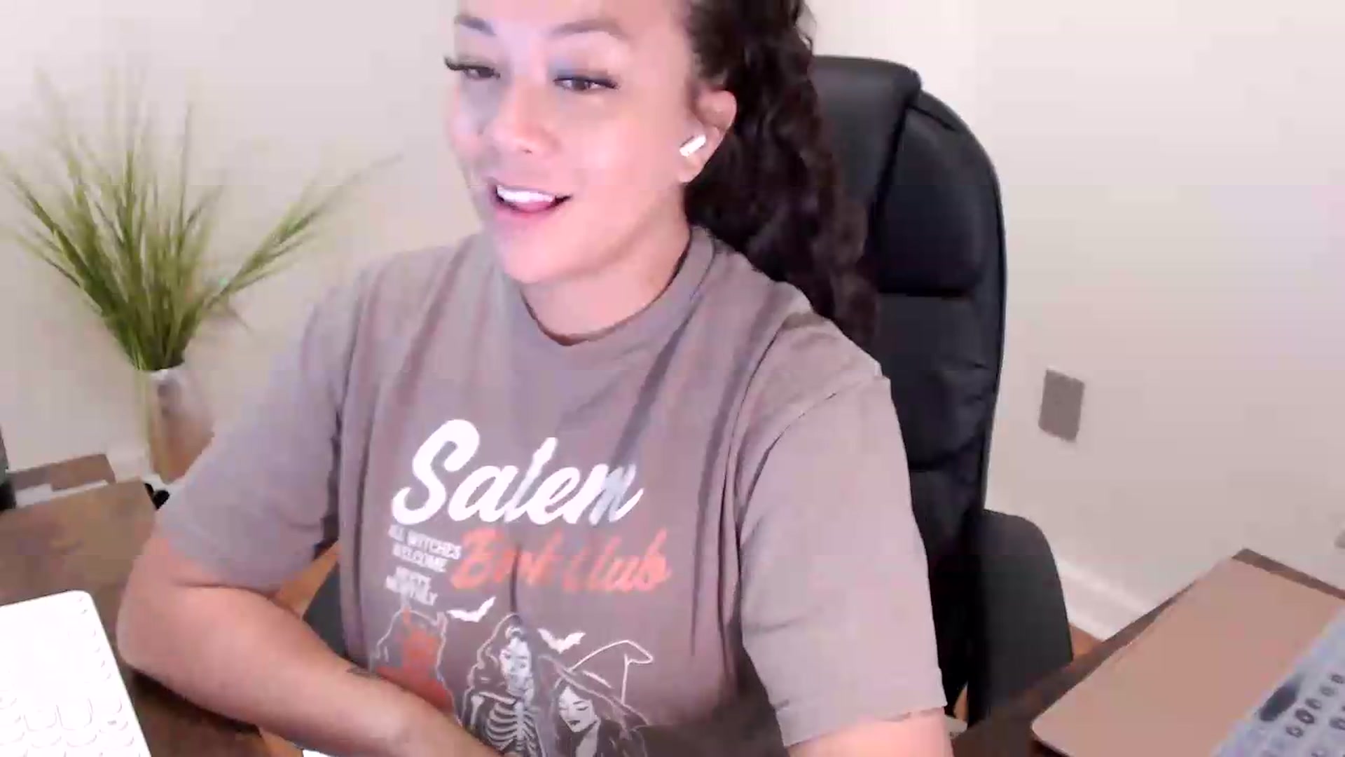 Gallery image thumbnail from CoconutCreme's myfreecams stream on, 08/10/2026, 14:52 image 12 of 20