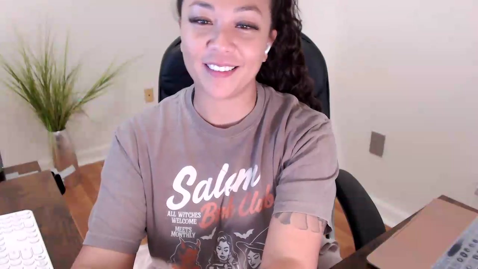 Gallery image thumbnail from CoconutCreme's myfreecams stream on, 08/10/2026, 14:52 image 17 of 20
