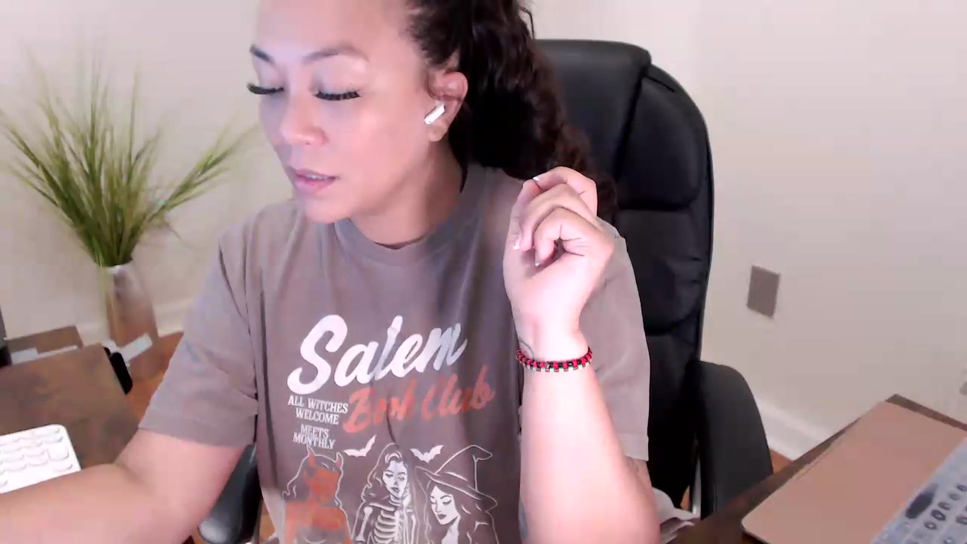 Gallery image thumbnail from CoconutCreme's myfreecams stream on, 08/10/2026, 14:52 image 7 of 20