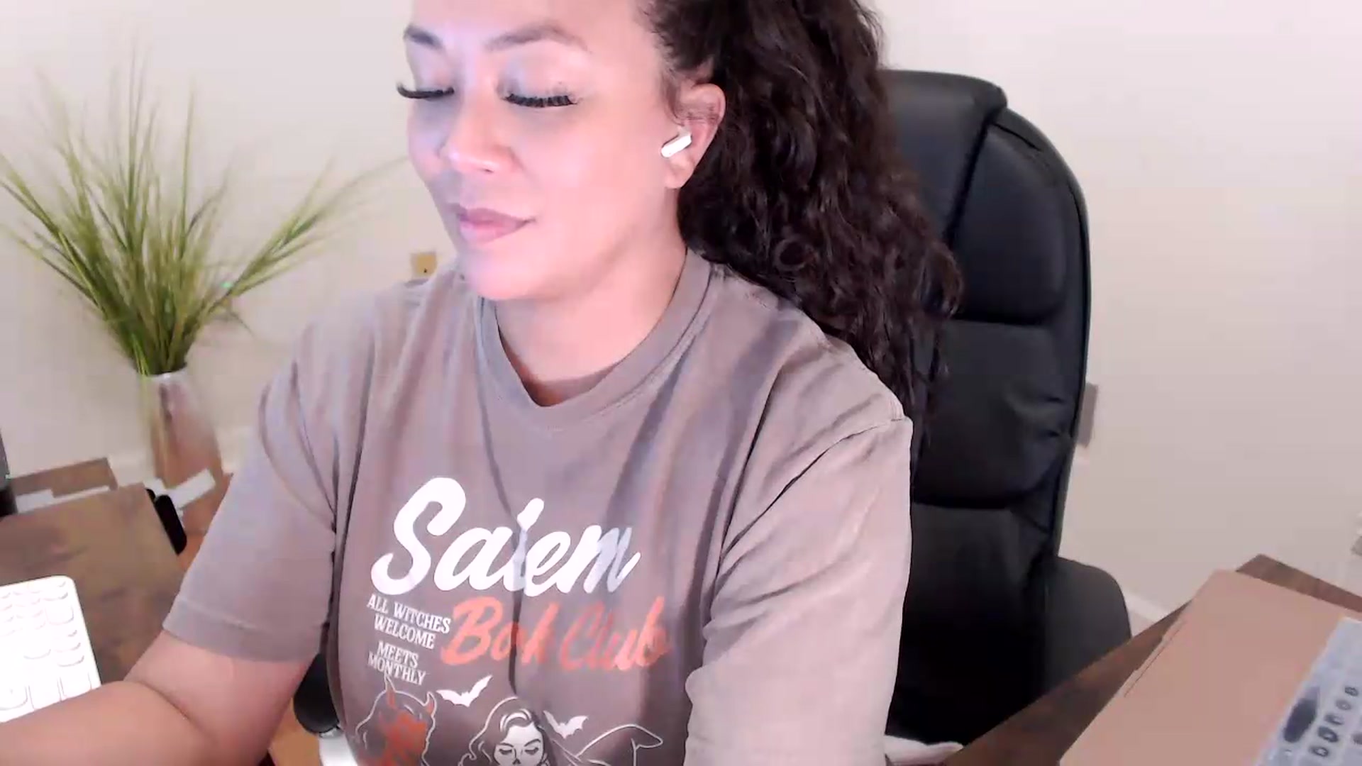 Gallery image thumbnail from CoconutCreme's myfreecams stream on, 08/10/2026, 17:17 image 5 of 20