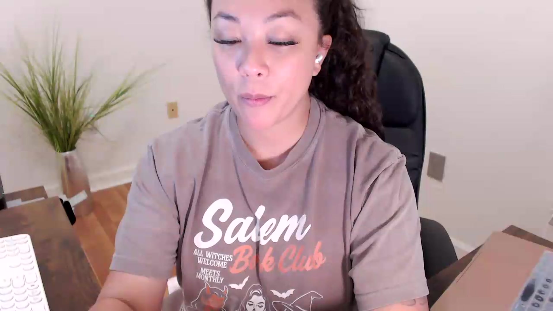 Gallery image thumbnail from CoconutCreme's myfreecams stream on, 08/10/2026, 17:17 image 2 of 20