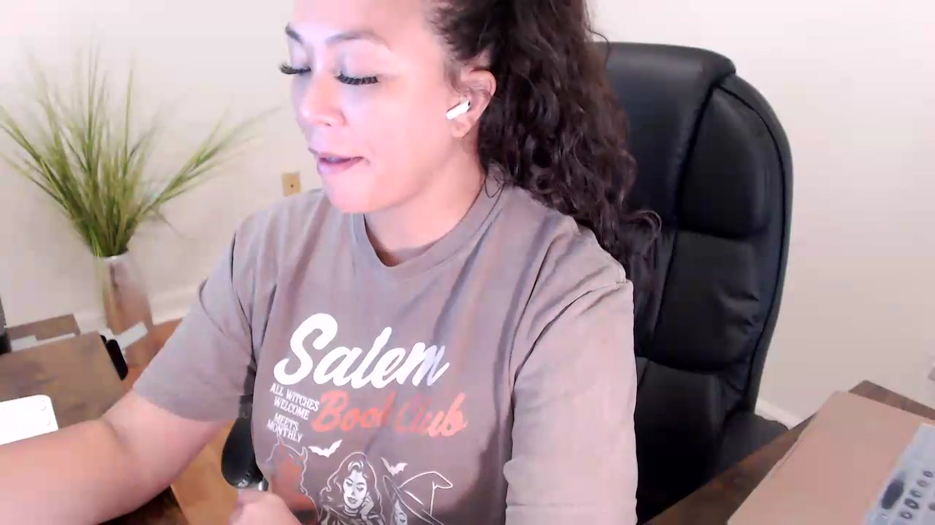 Gallery image thumbnail from CoconutCreme's myfreecams stream on, 08/10/2026, 17:17 image 19 of 20
