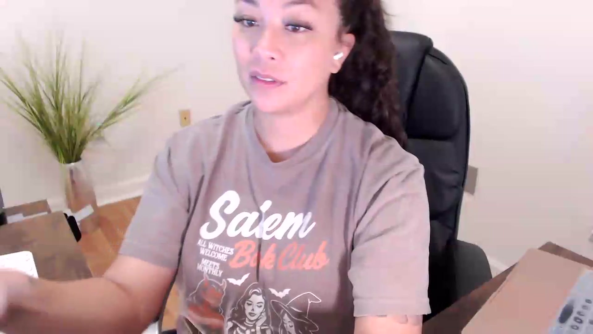 Gallery image thumbnail from CoconutCreme's myfreecams stream on, 08/10/2026, 17:17 image 3 of 20