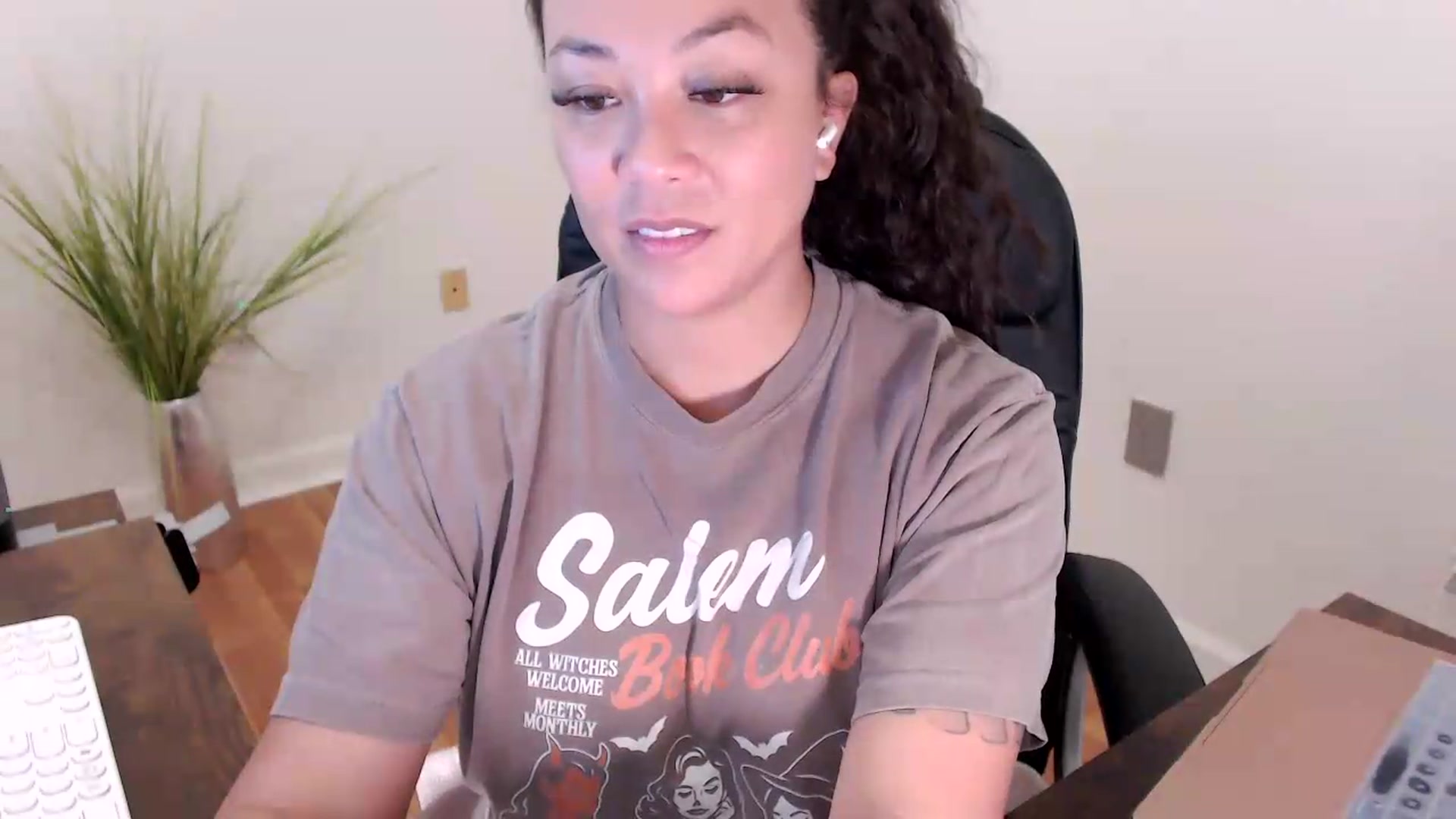 Gallery image thumbnail from CoconutCreme's myfreecams stream on, 08/10/2026, 17:17 image 7 of 20