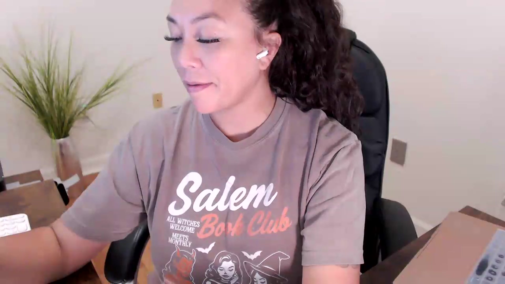 Gallery image thumbnail from CoconutCreme's myfreecams stream on, 08/10/2026, 17:17 image 8 of 20