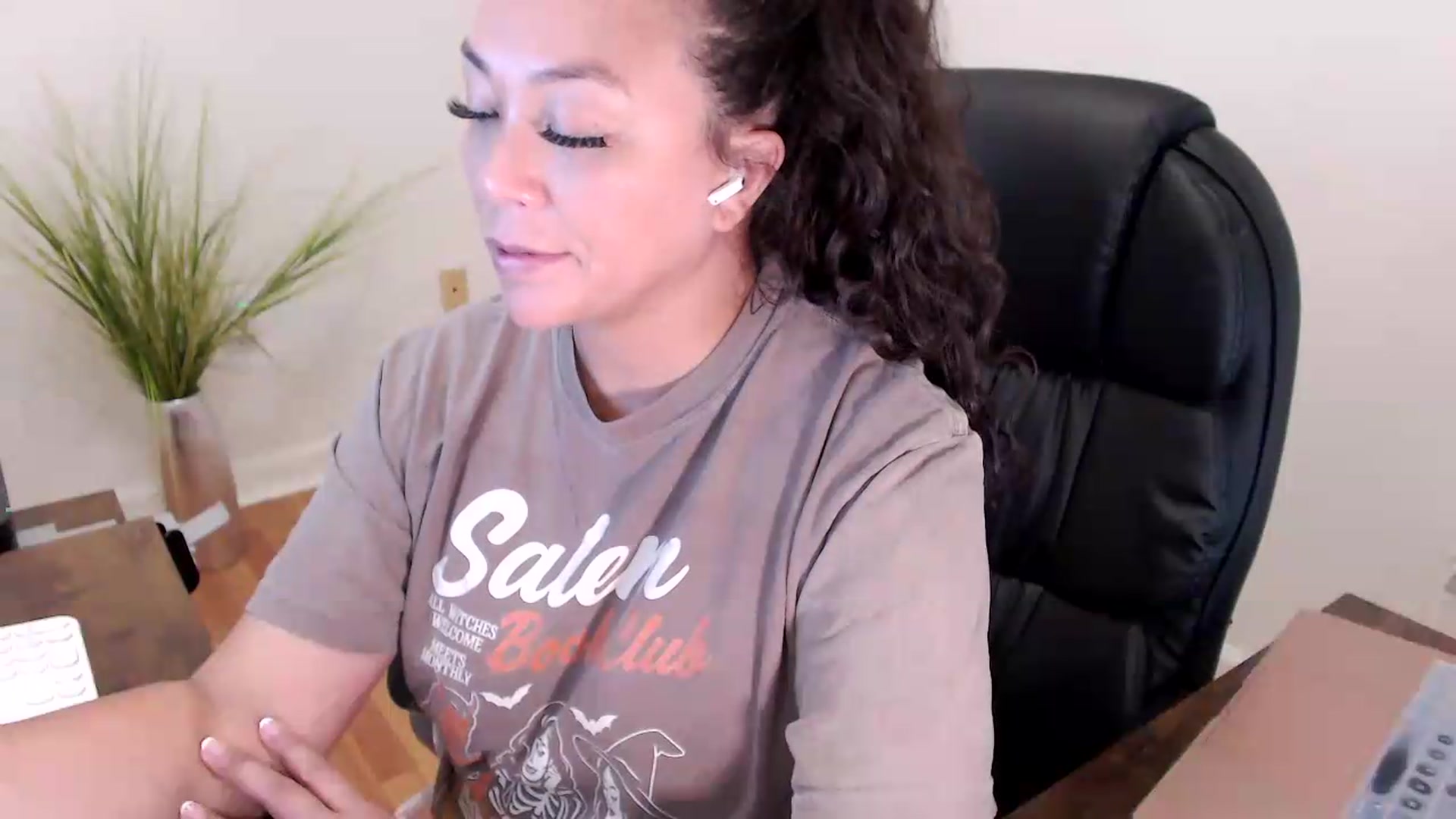 Gallery image thumbnail from CoconutCreme's myfreecams stream on, 08/10/2026, 17:17 image 20 of 20