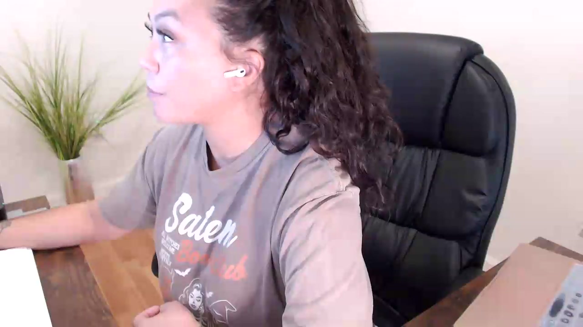 Gallery image thumbnail from CoconutCreme's myfreecams stream on, 08/10/2026, 17:17 image 10 of 20