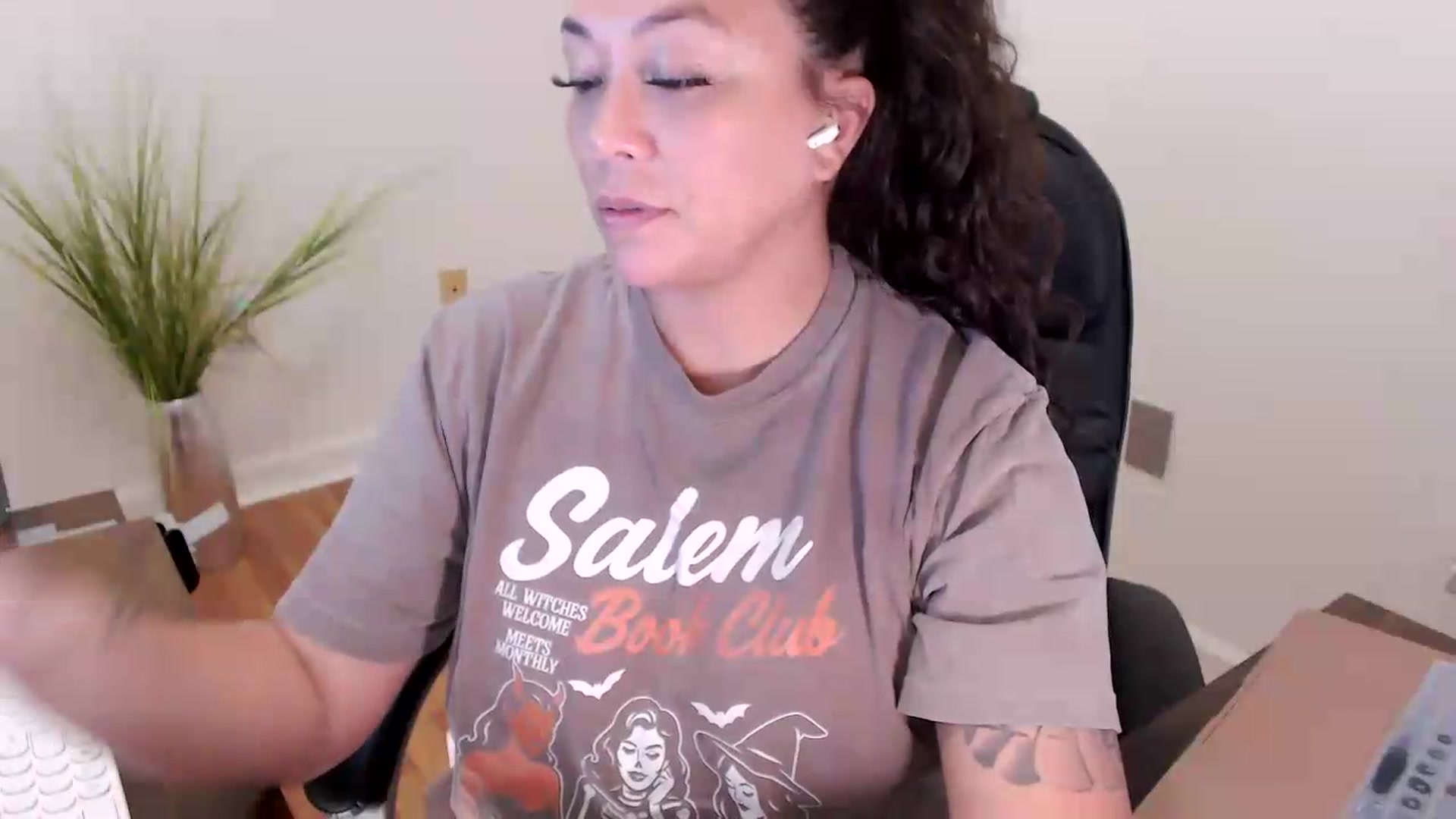 Gallery image thumbnail from CoconutCreme's myfreecams stream on, 08/10/2026, 17:17 image 15 of 20