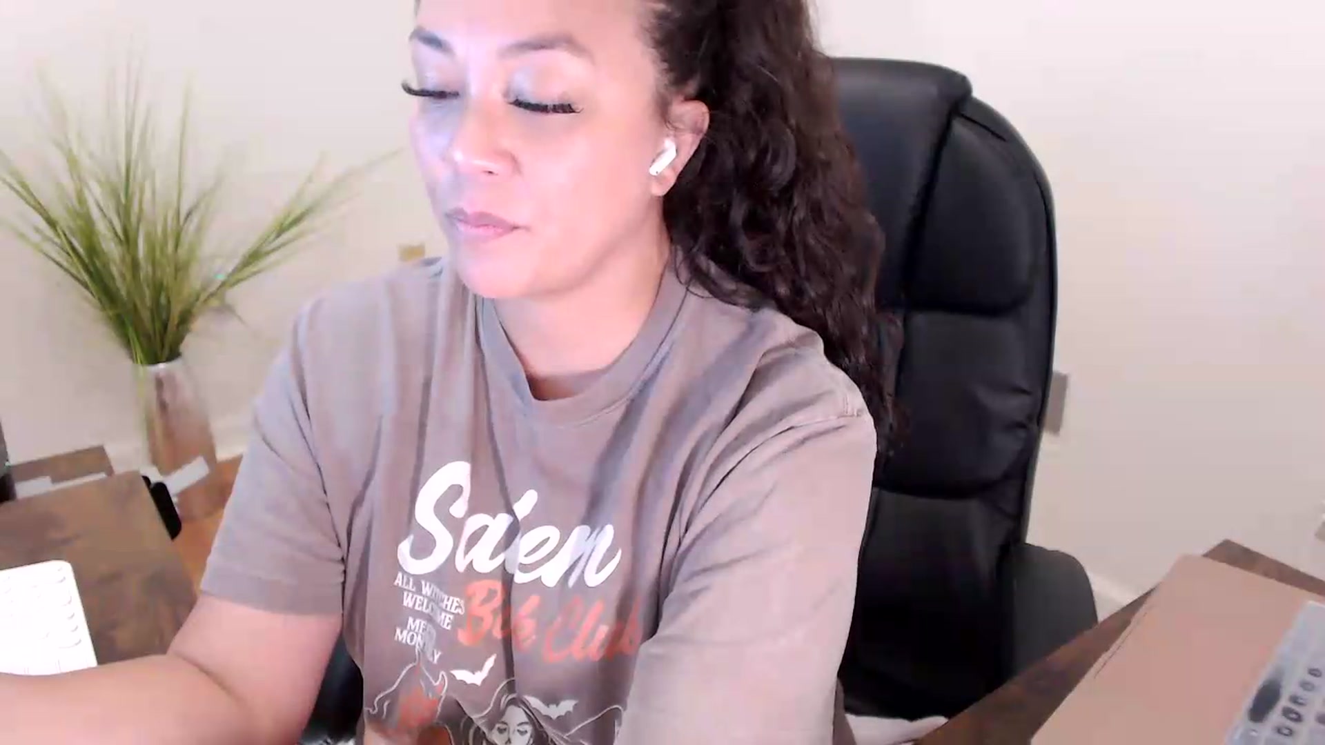 Gallery image thumbnail from CoconutCreme's myfreecams stream on, 08/10/2026, 17:32 image 10 of 20