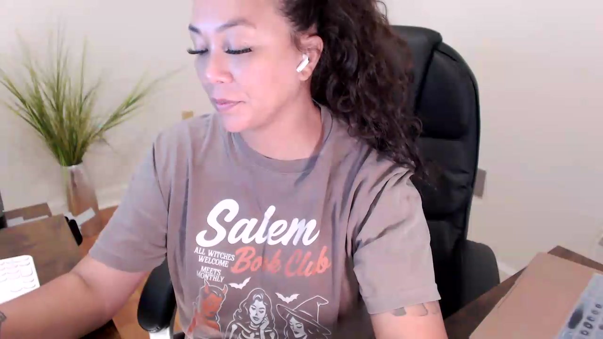 Gallery image thumbnail from CoconutCreme's myfreecams stream on, 08/10/2026, 17:32 image 19 of 20