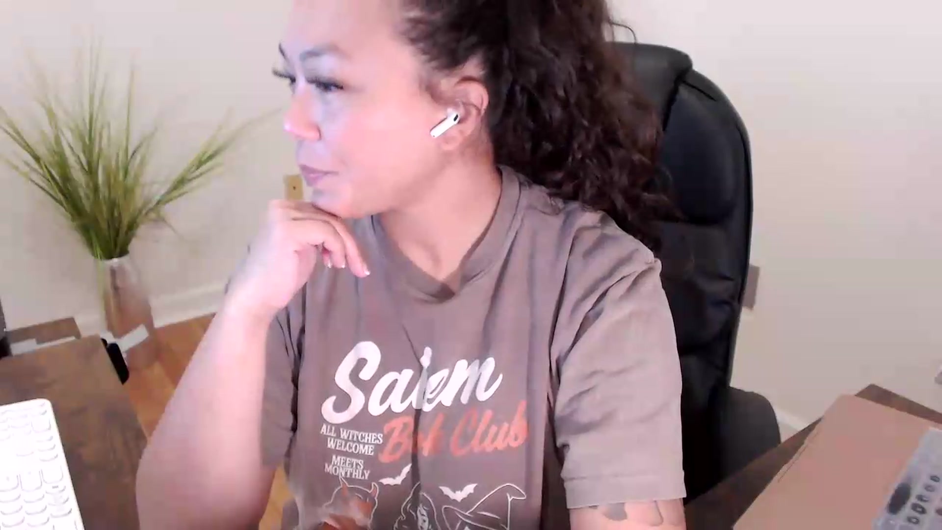 Gallery image thumbnail from CoconutCreme's myfreecams stream on, 08/10/2026, 17:32 image 13 of 20