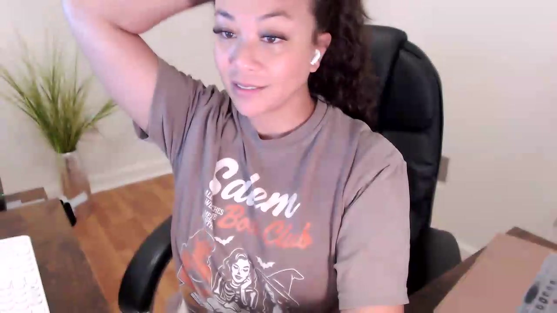 Gallery image thumbnail from CoconutCreme's myfreecams stream on, 08/10/2026, 17:32 image 6 of 20