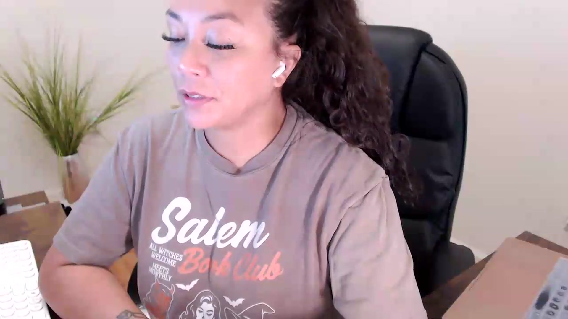 Gallery image thumbnail from CoconutCreme's myfreecams stream on, 08/10/2026, 17:32 image 15 of 20