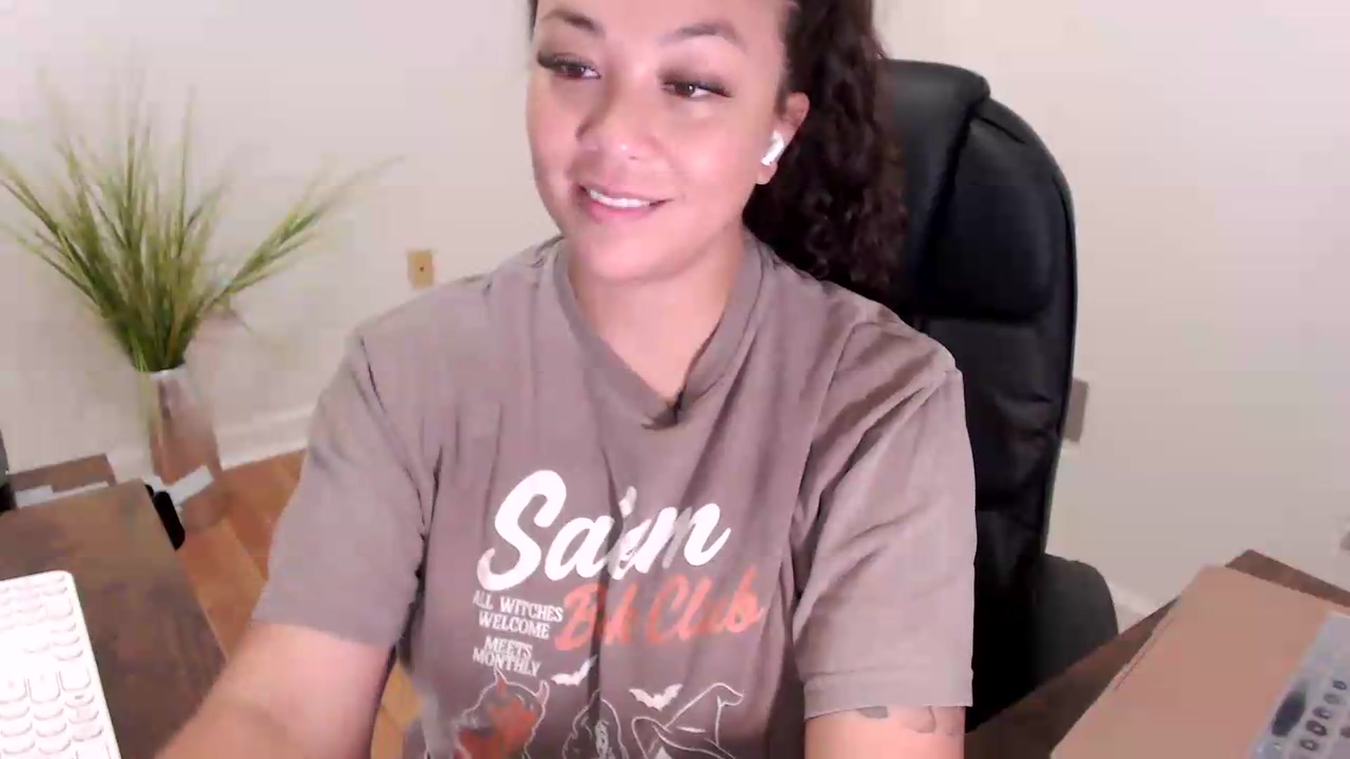 Gallery image thumbnail from CoconutCreme's myfreecams stream on, 08/10/2026, 17:32 image 11 of 20