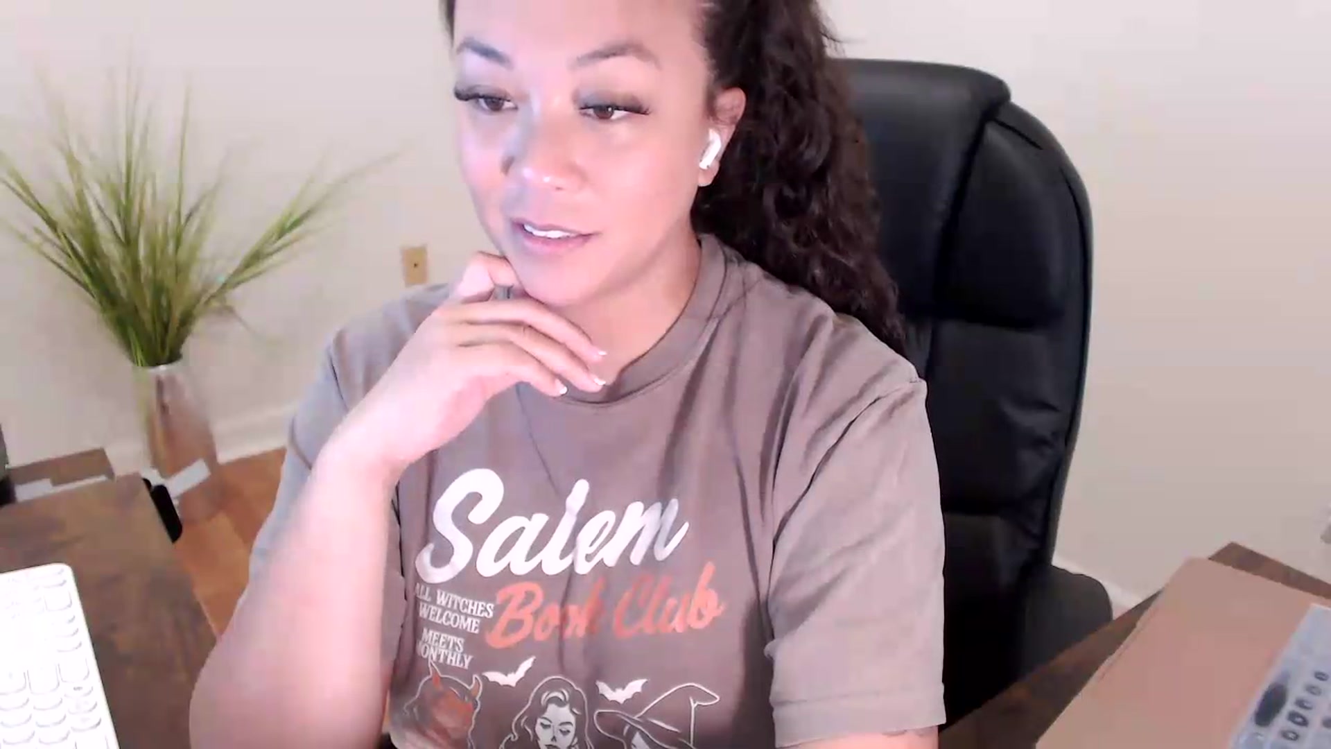 Gallery image thumbnail from CoconutCreme's myfreecams stream on, 08/10/2026, 17:32 image 18 of 20