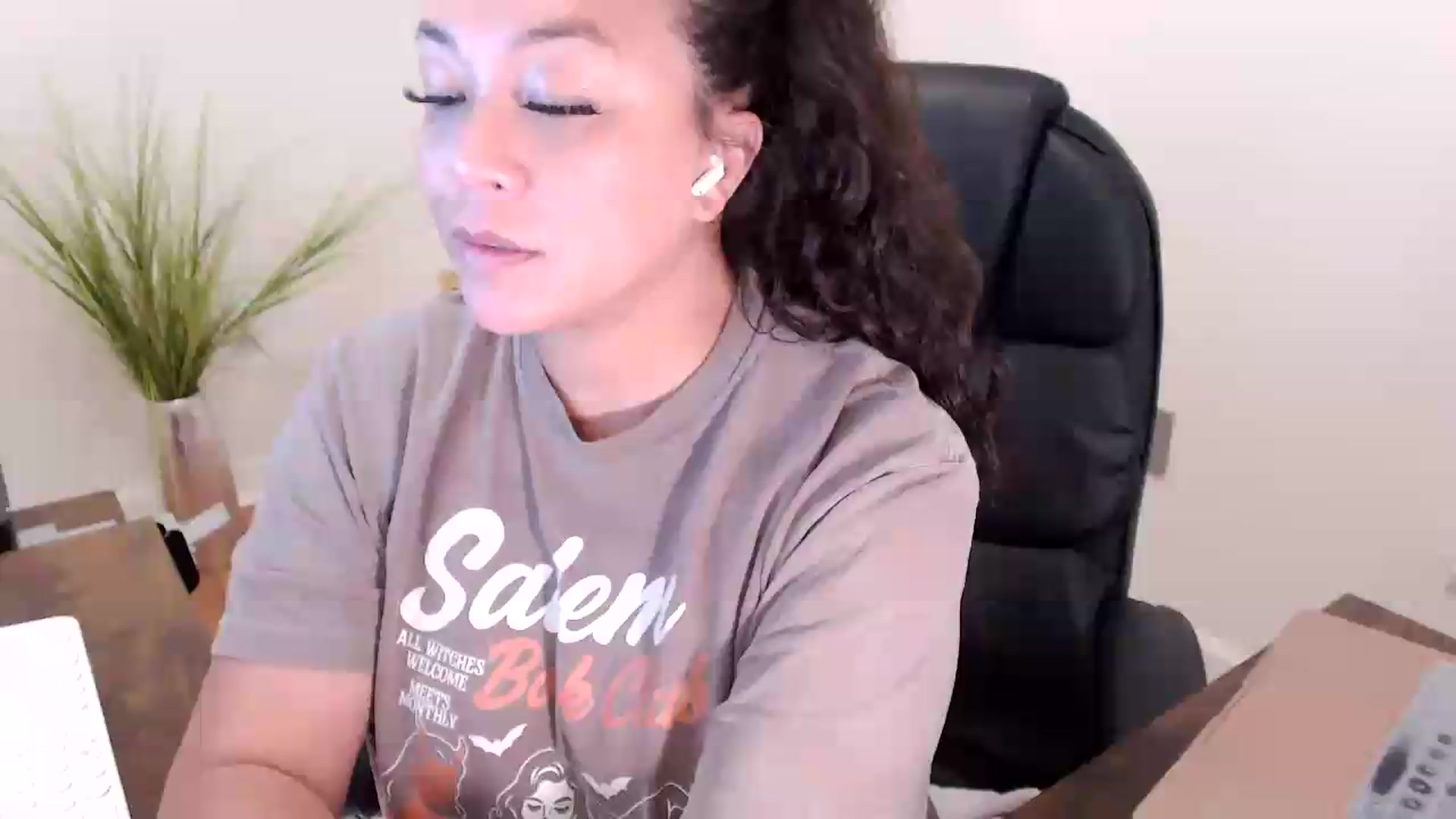 Gallery image thumbnail from CoconutCreme's myfreecams stream on, 08/10/2026, 17:32 image 9 of 20