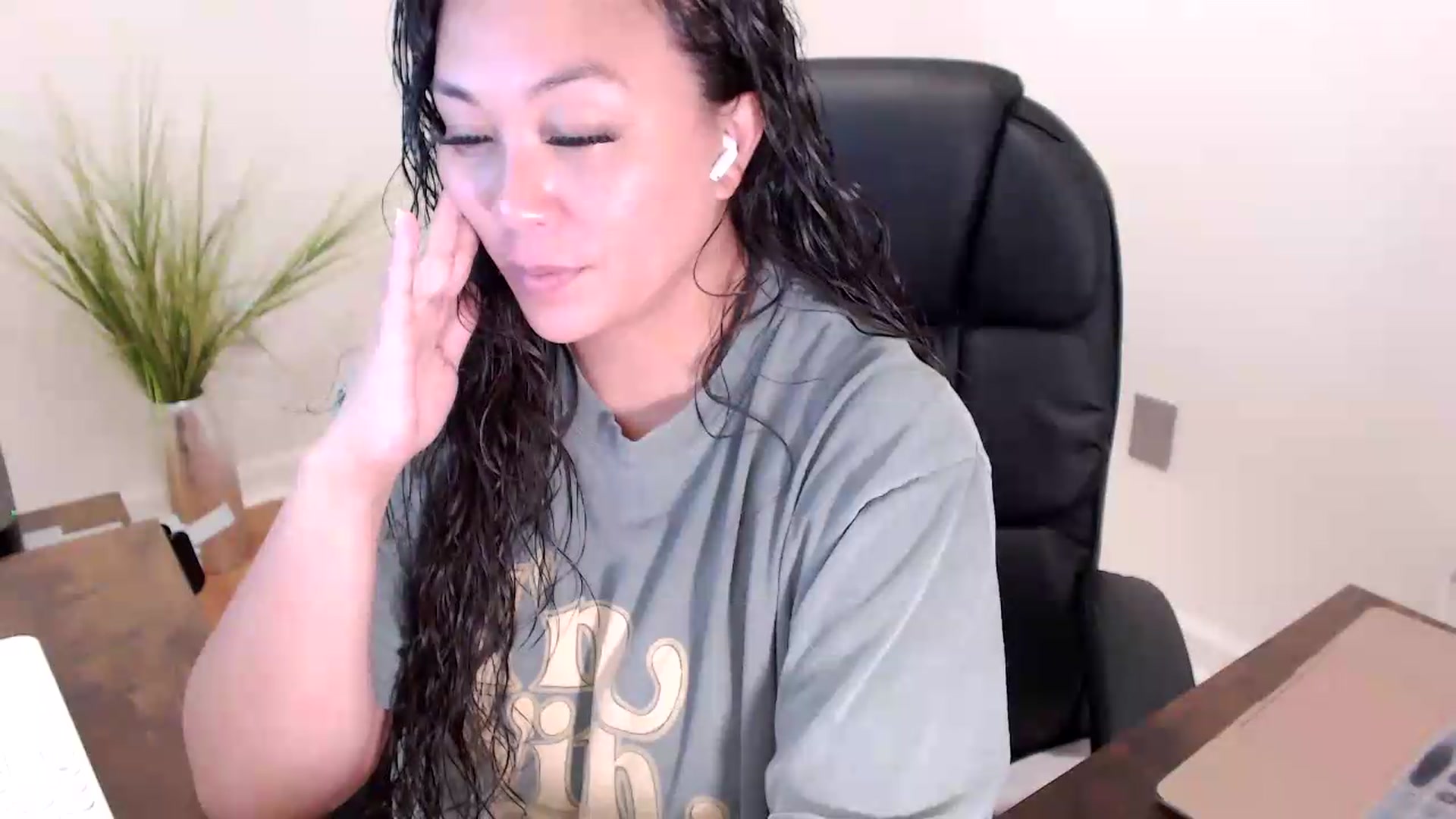 Gallery image thumbnail from CoconutCreme's myfreecams stream on, 08/11/2026, 16:23 image 18 of 20
