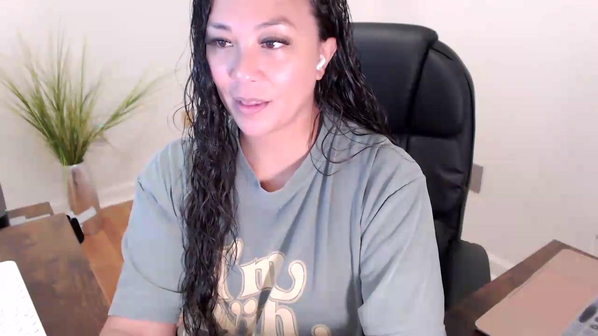 Gallery image thumbnail from CoconutCreme's myfreecams stream on, 08/11/2026, 18:08 image 2 of 20