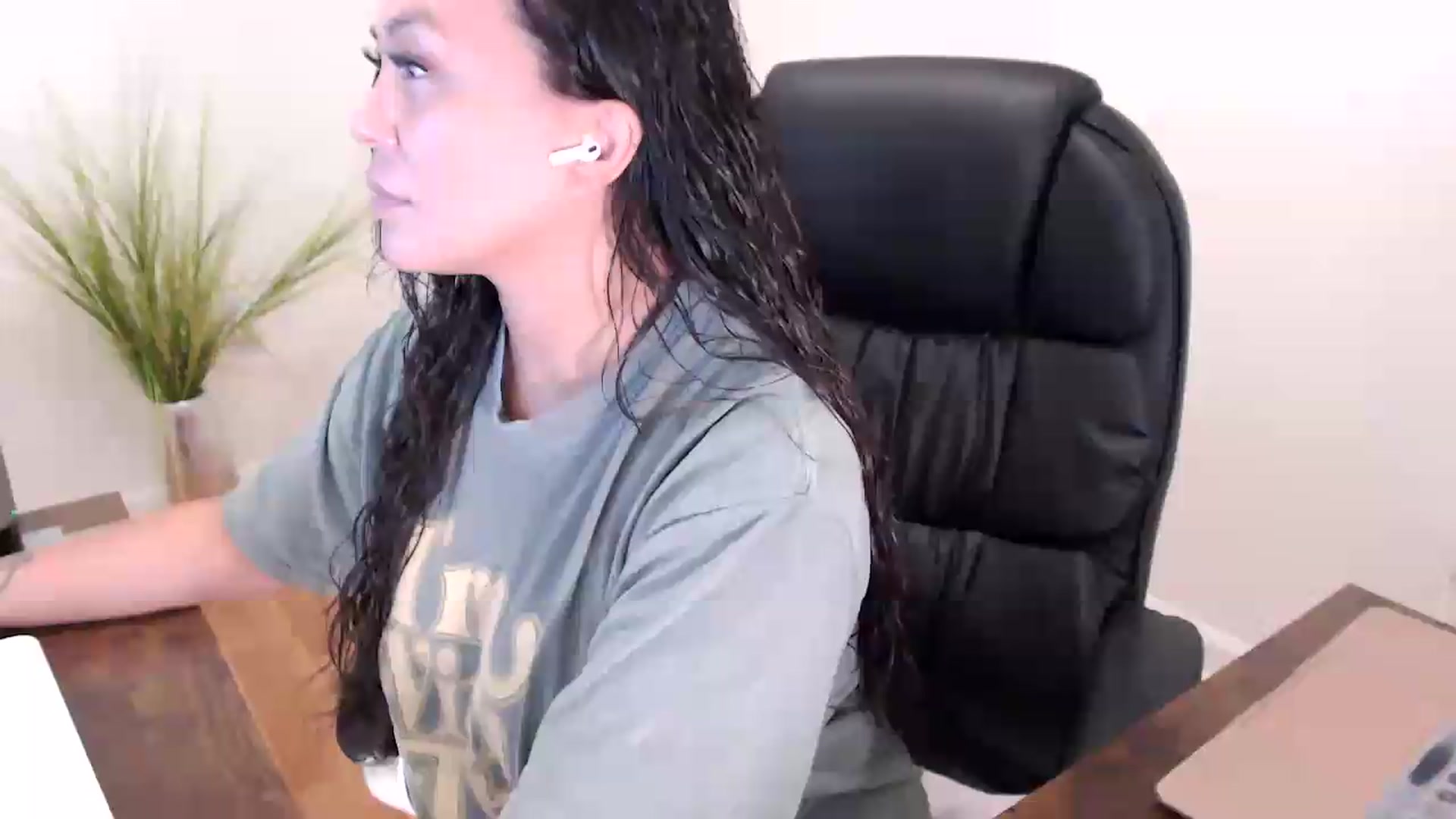 Gallery image thumbnail from CoconutCreme's myfreecams stream on, 08/11/2026, 18:08 image 1 of 20