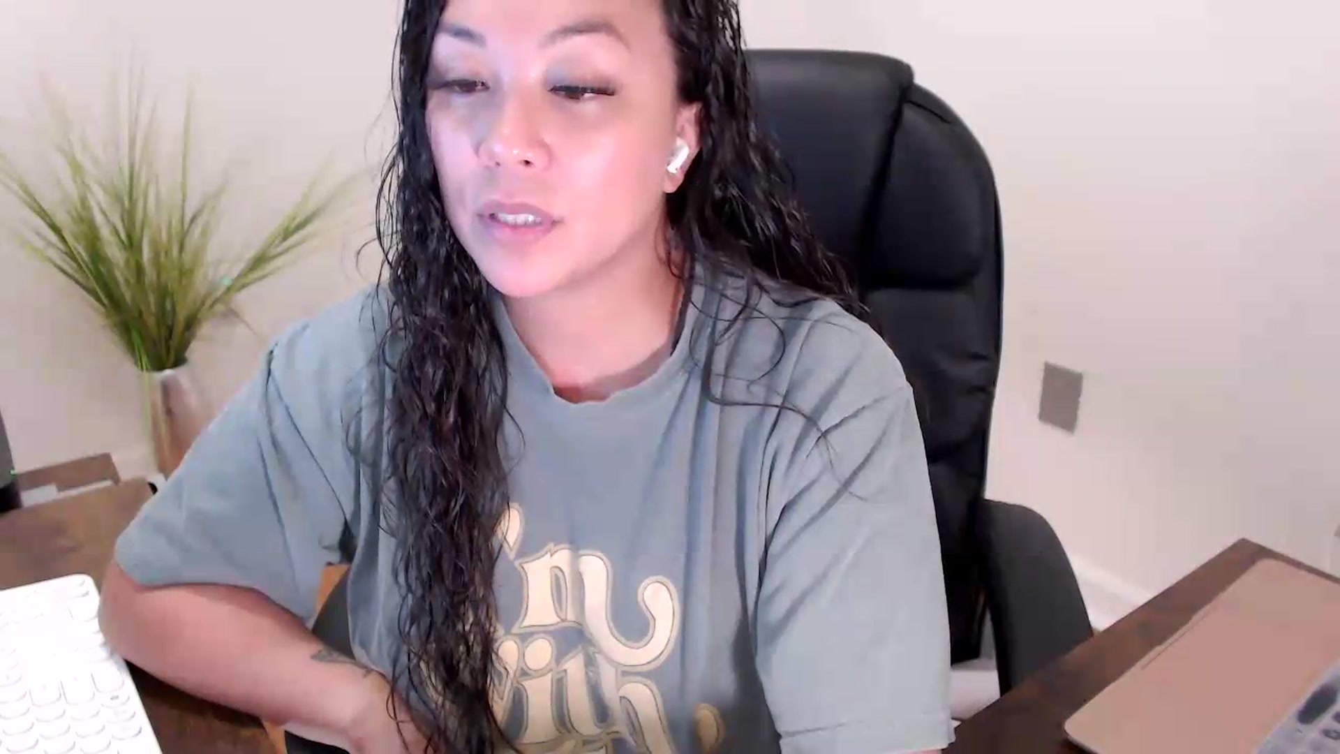 Gallery image thumbnail from CoconutCreme's myfreecams stream on, 08/11/2026, 18:08 image 15 of 20