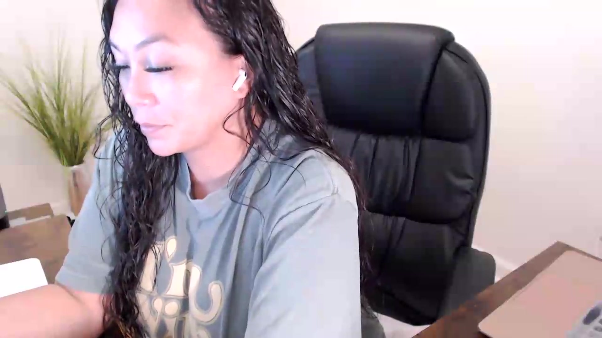 Gallery image thumbnail from CoconutCreme's myfreecams stream on, 08/11/2026, 18:08 image 17 of 20