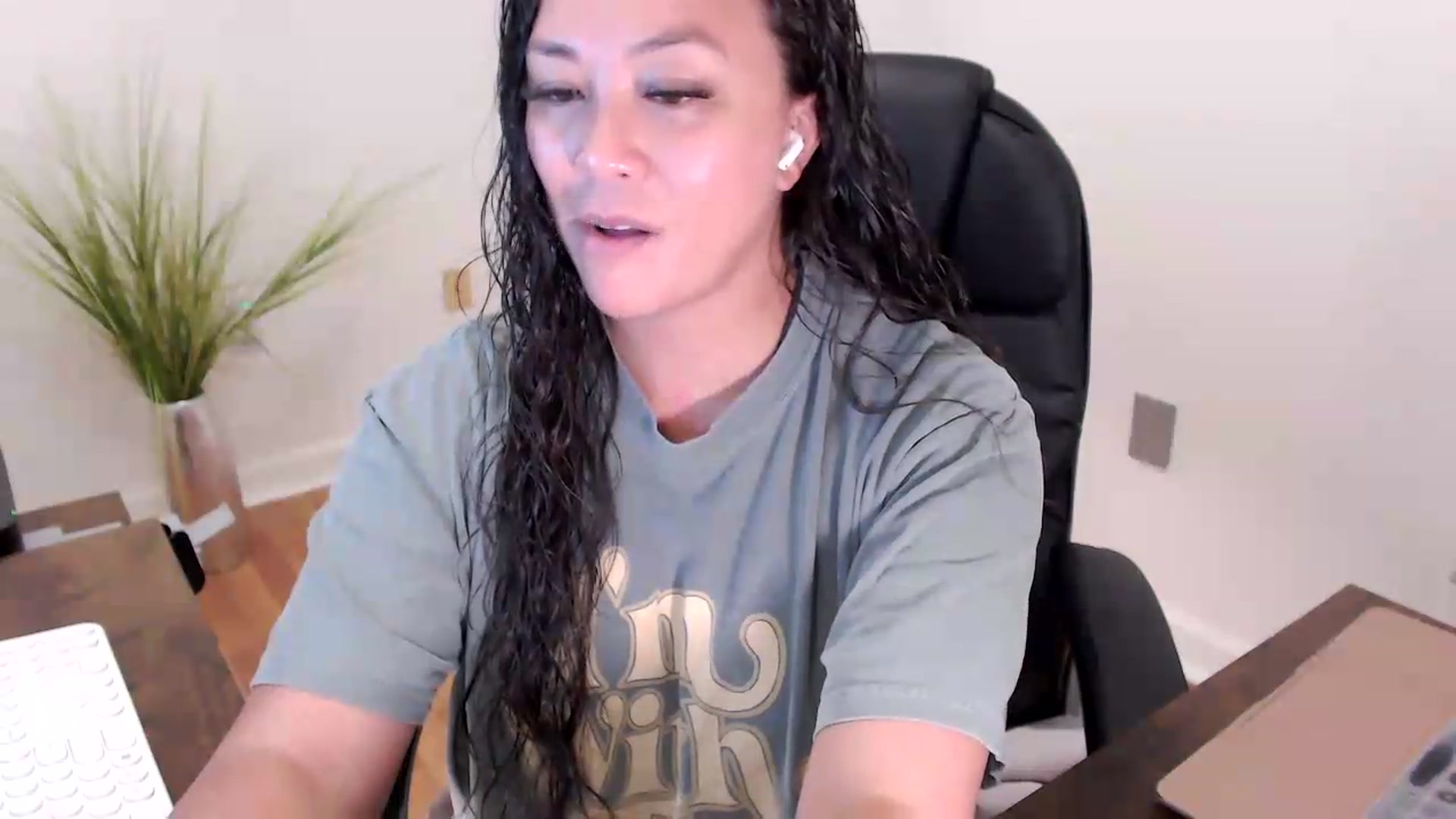 Gallery image thumbnail from CoconutCreme's myfreecams stream on, 08/11/2026, 18:08 image 14 of 20