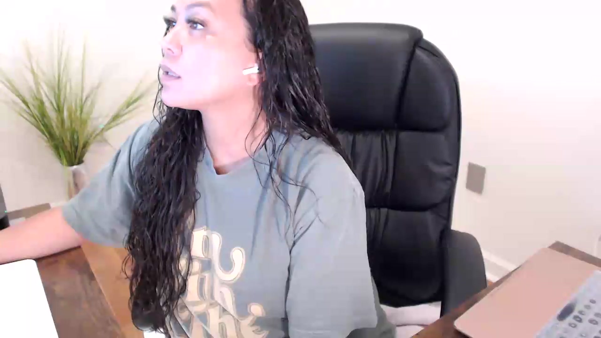 Gallery image thumbnail from CoconutCreme's myfreecams stream on, 08/11/2026, 19:25 image 14 of 20