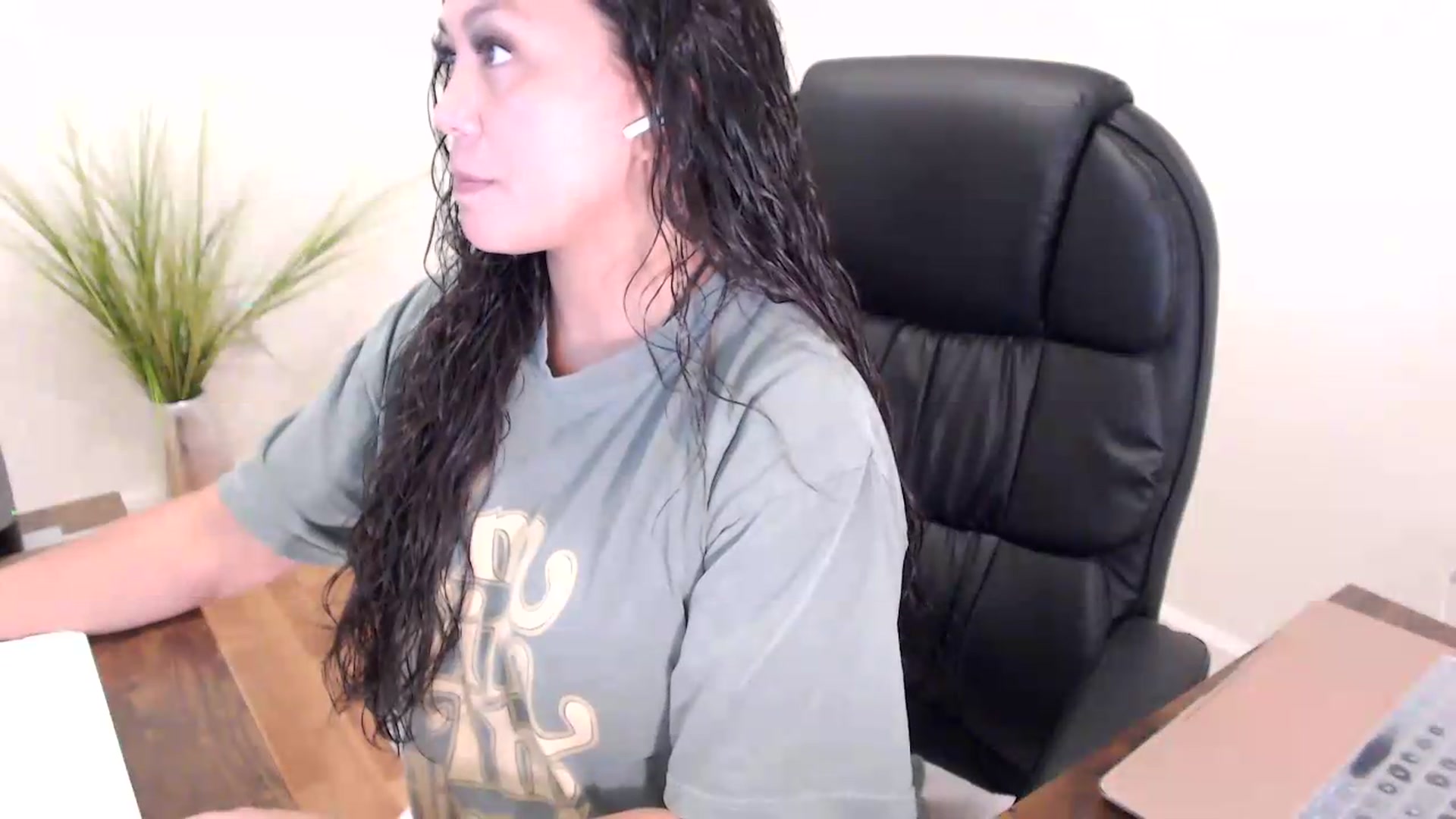 Gallery image thumbnail from CoconutCreme's myfreecams stream on, 08/11/2026, 19:25 image 13 of 20
