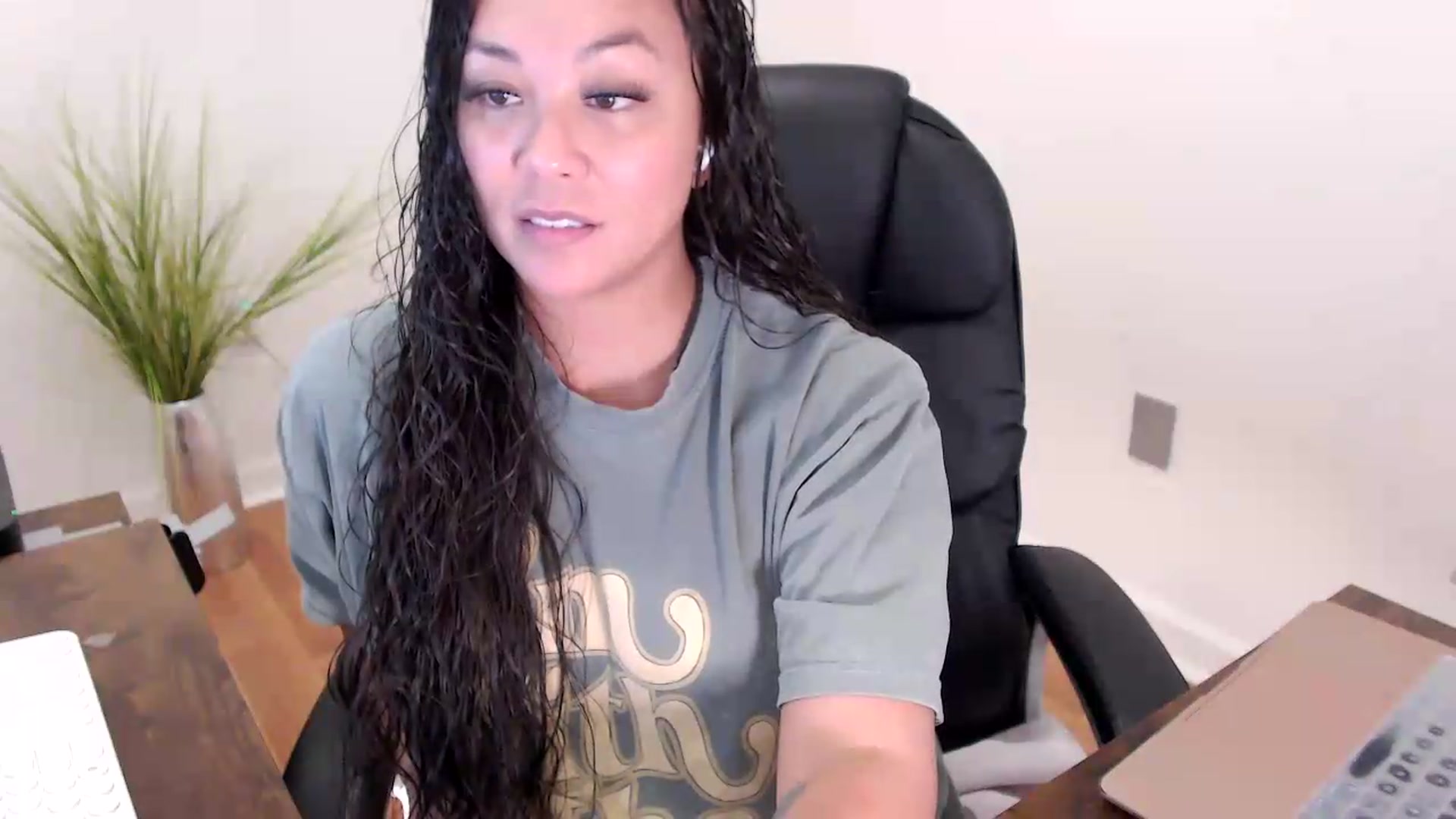 Gallery image thumbnail from CoconutCreme's myfreecams stream on, 08/11/2026, 20:22 image 4 of 20